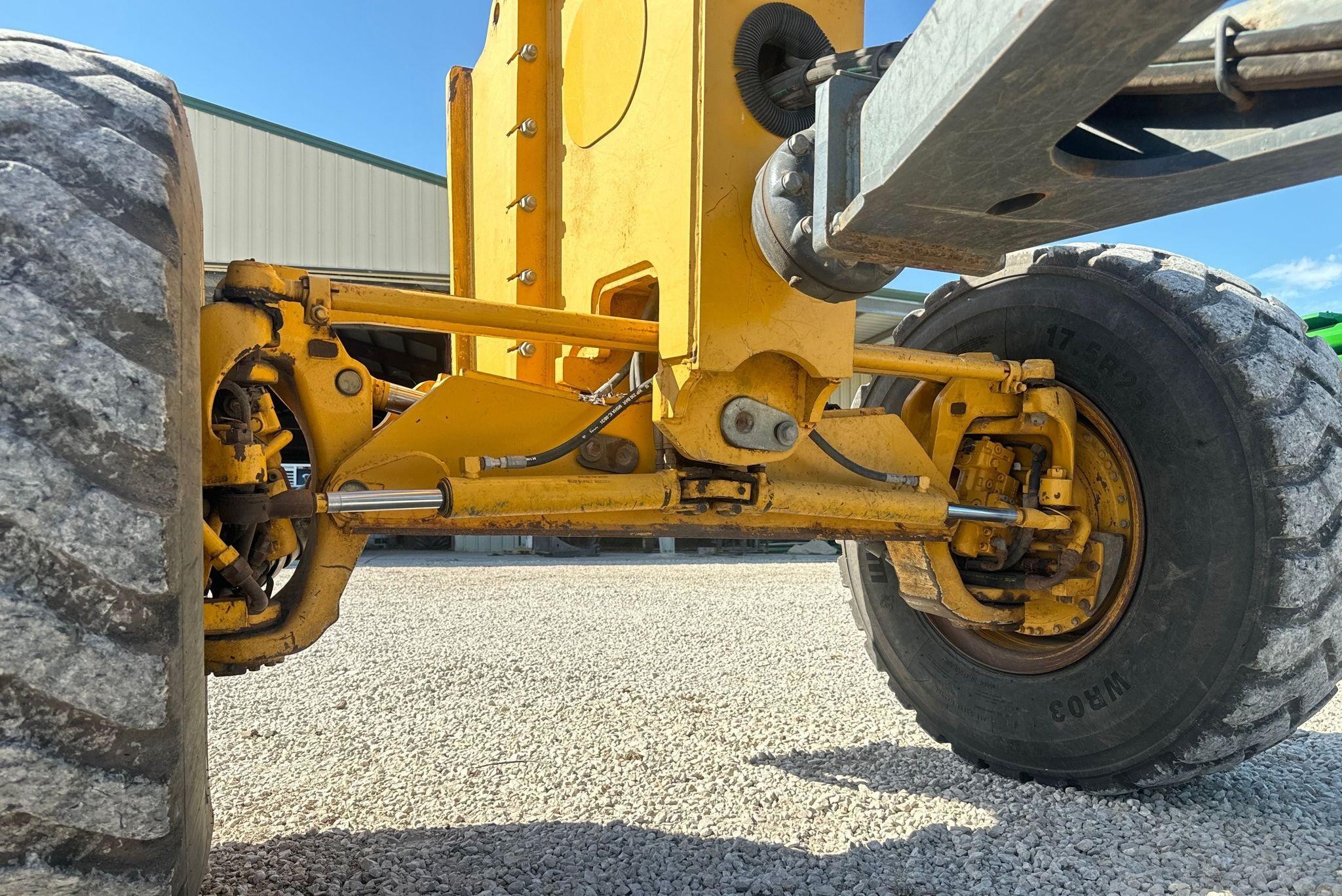 gallery 2013 John Deere 772G motor grader