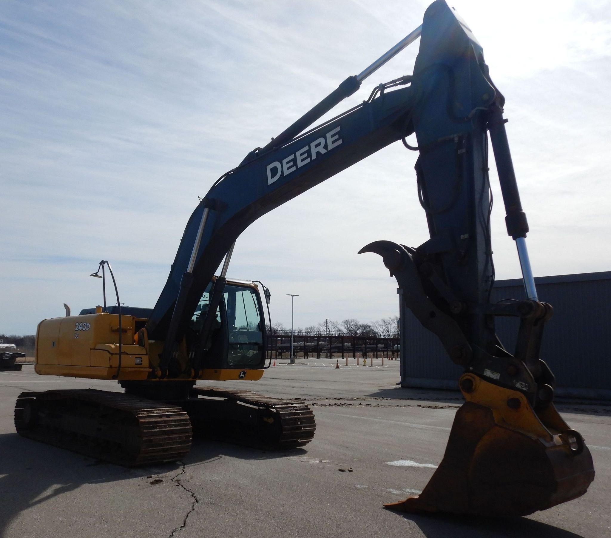 gallery 2011 John Deere 240DLC excavator
