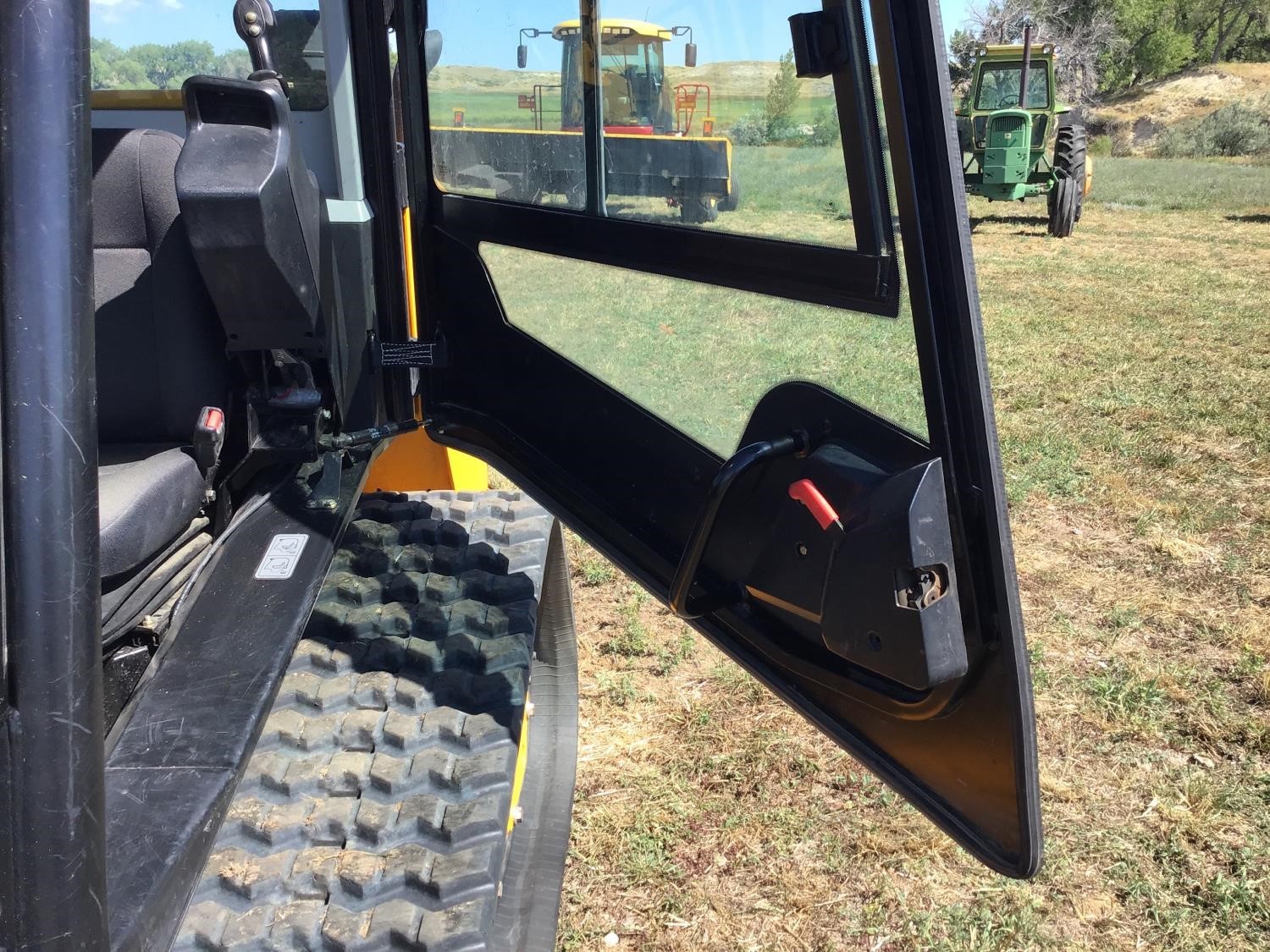 gallery 2015 JCB 260T Skid Steer Track Loader