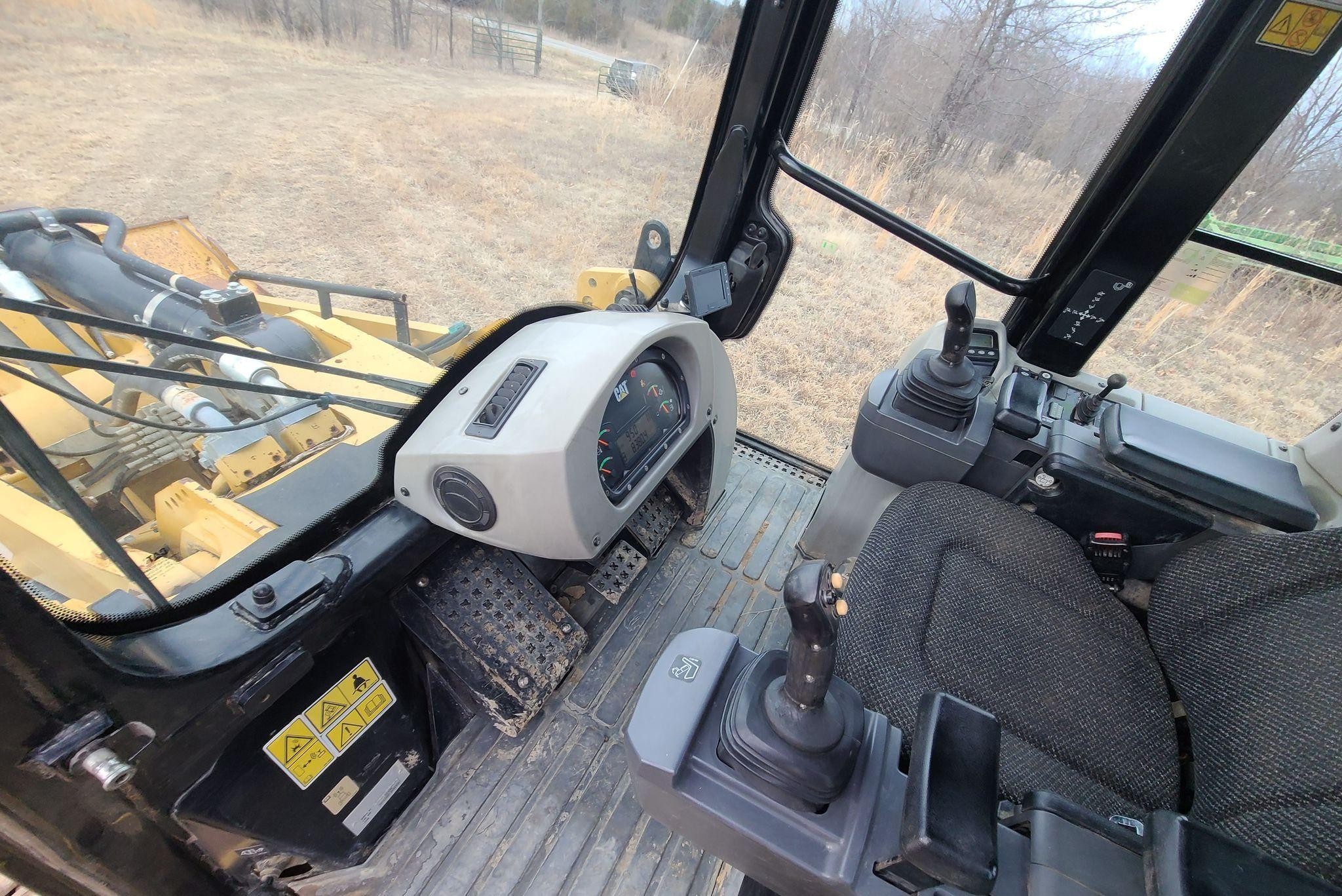 gallery 2010 Caterpillar 963D track loader