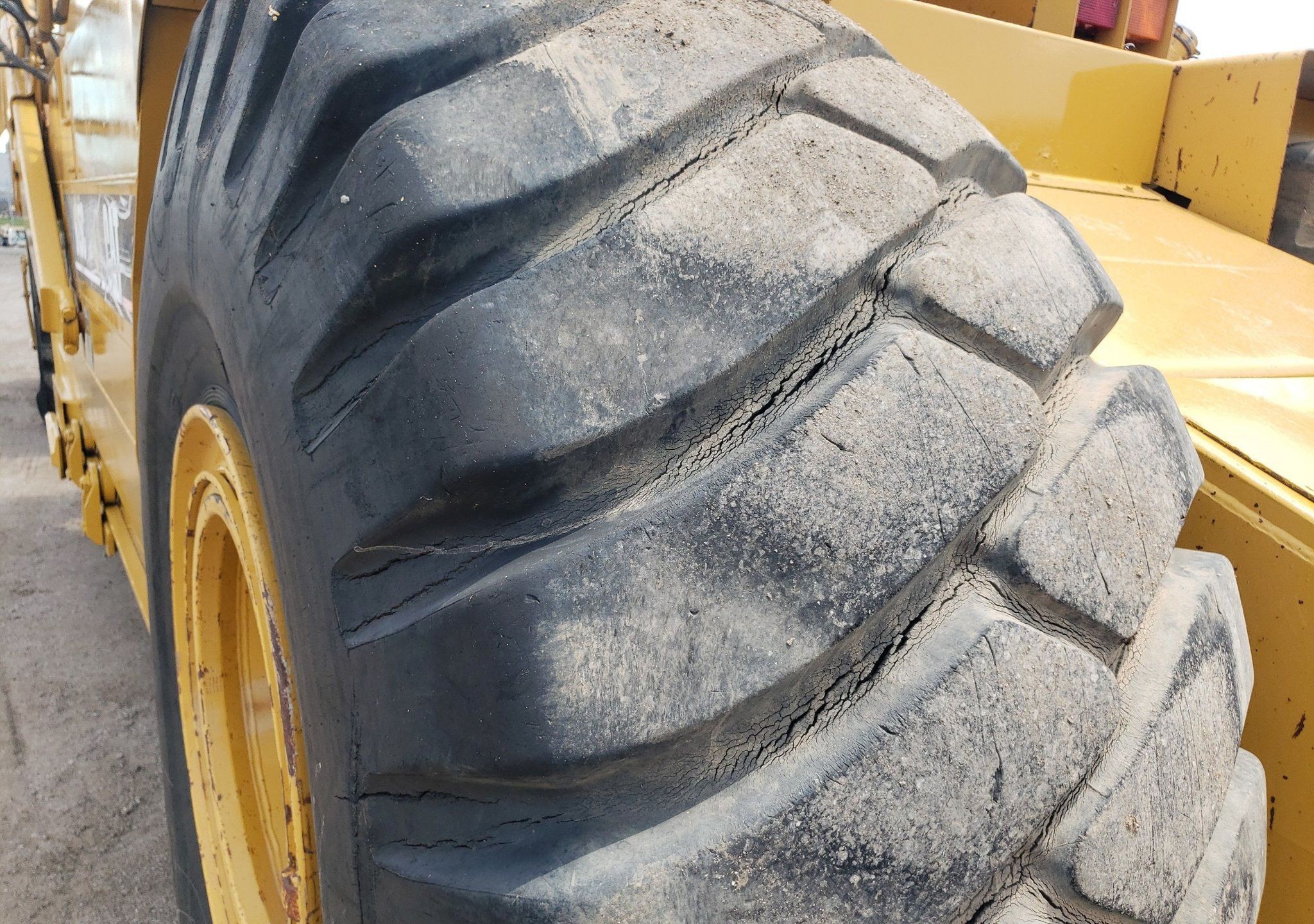 gallery 2006 Caterpillar 615C elevating scraper