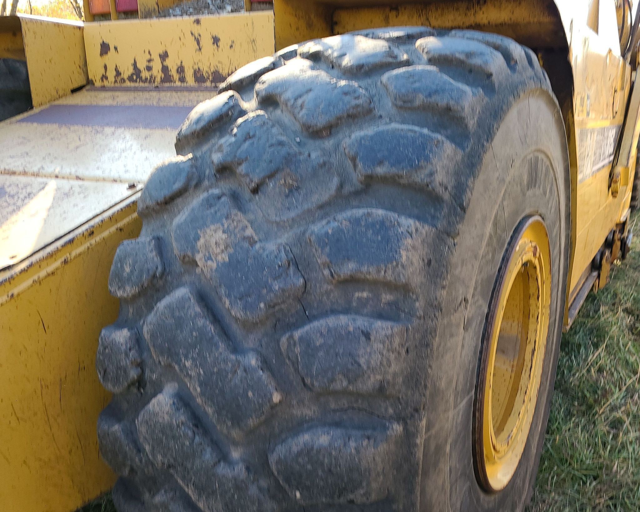 gallery 2006 Caterpillar 615C Series II elevating scraper