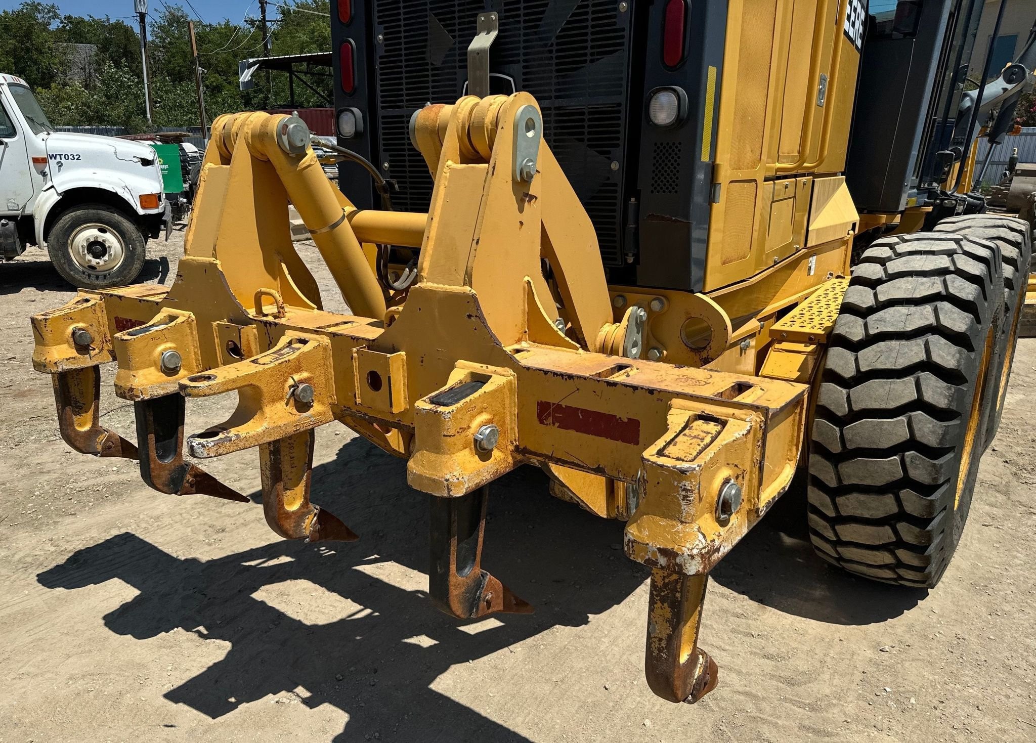 gallery 2011 John Deere 772G motor grader