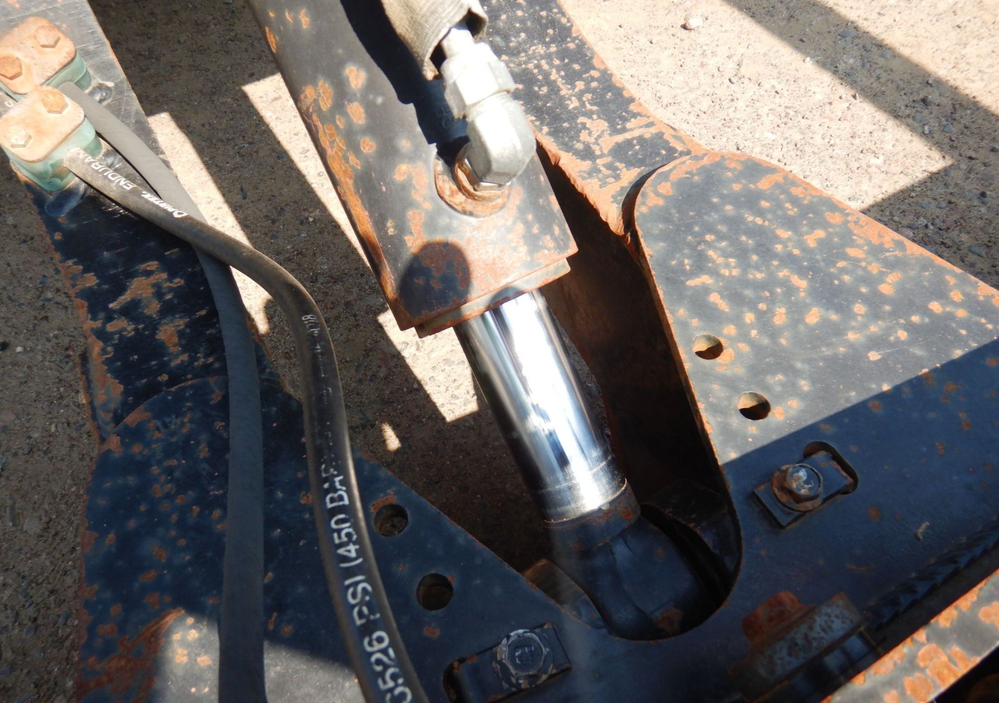gallery 2004 Ditch Witch HT115 cable plow