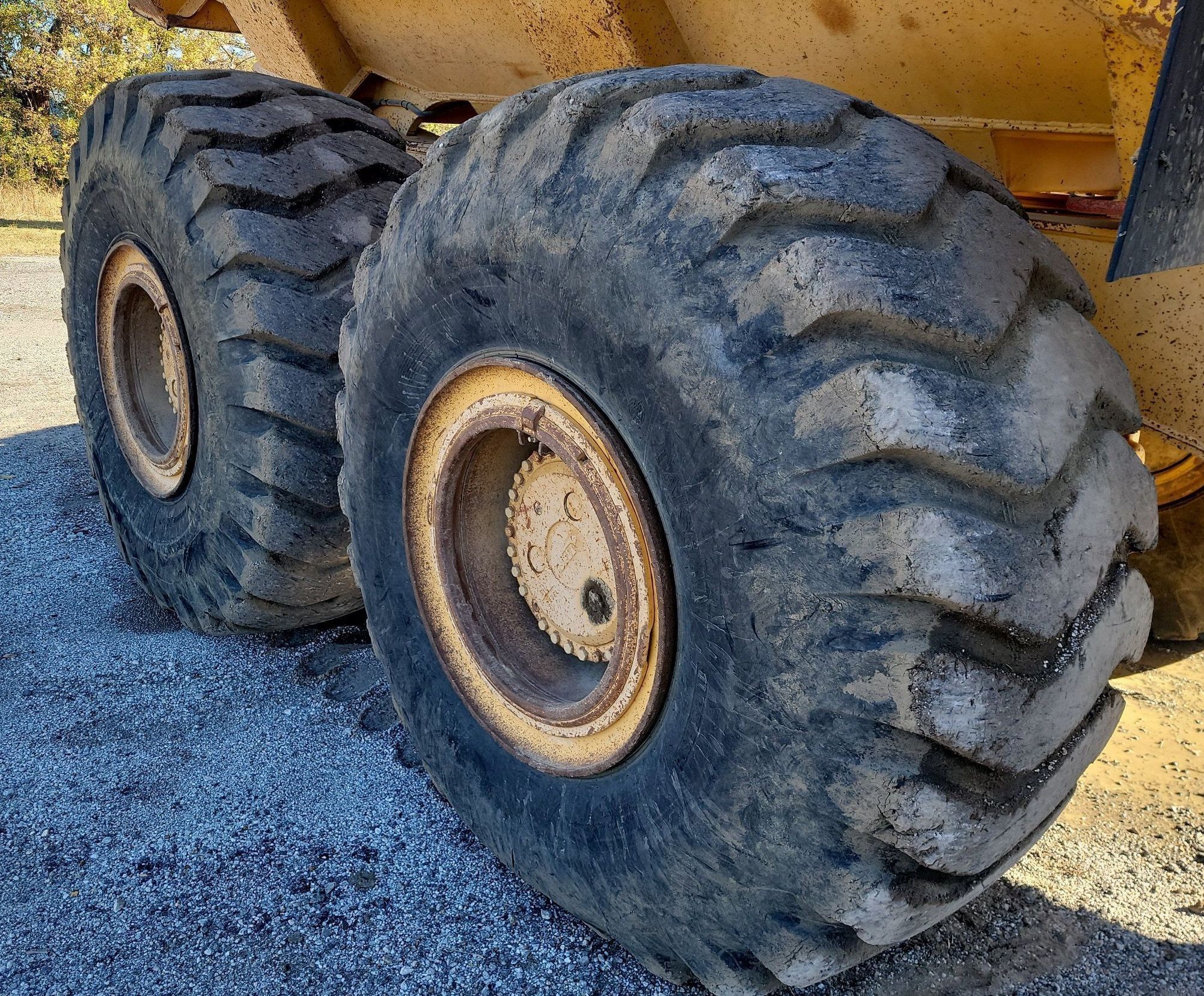 gallery 2001 John Deere 400C haul truck