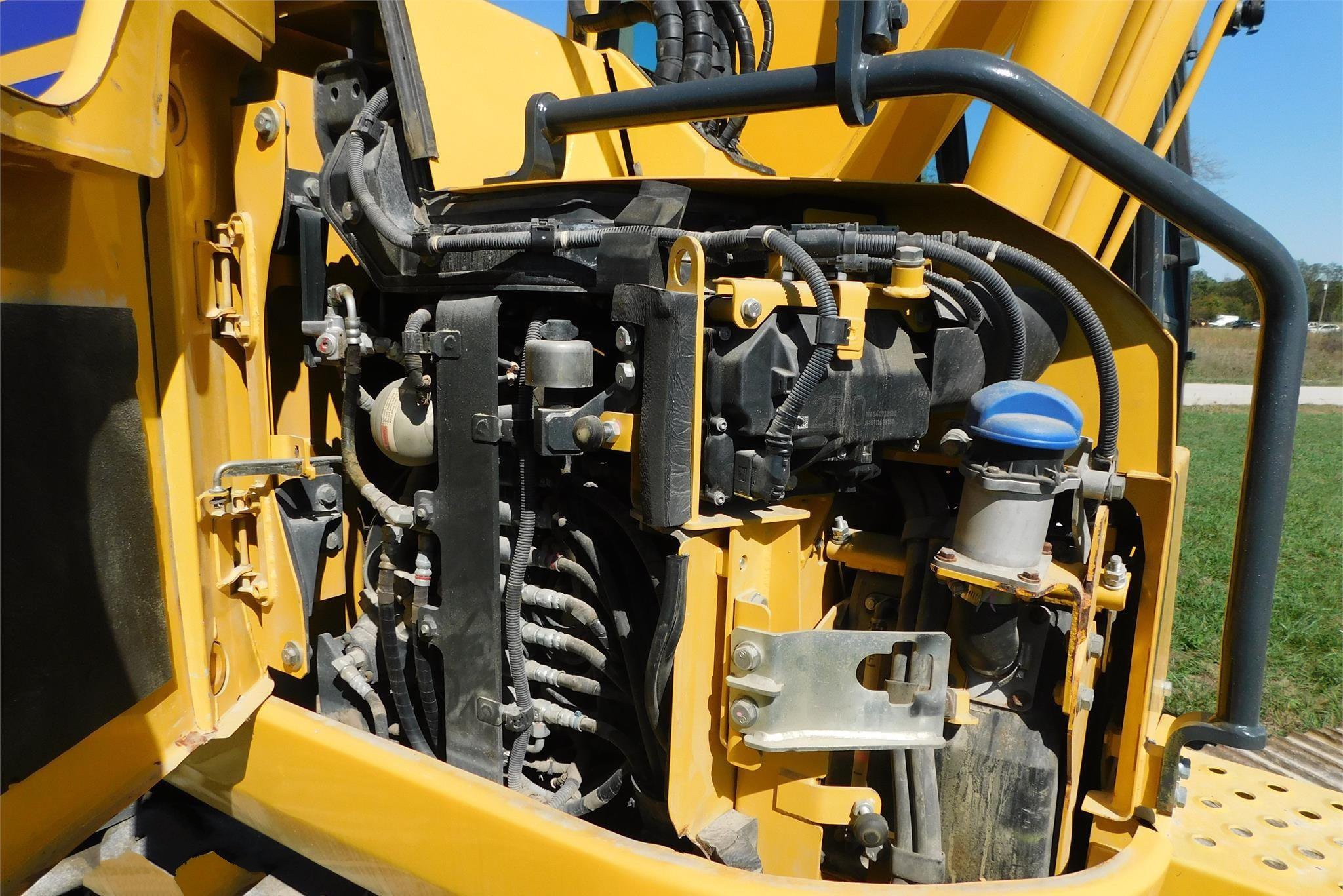 gallery 2016 KOMATSU PC138US LC-11