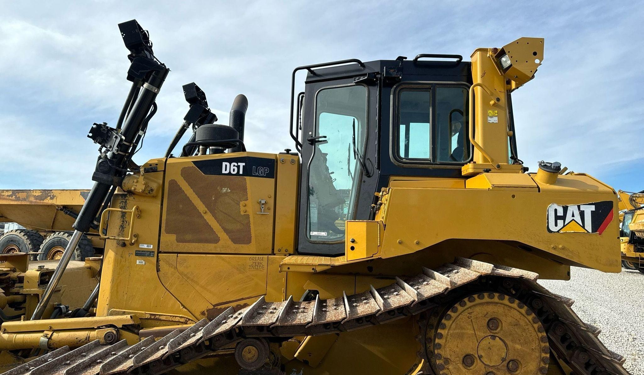 gallery 2014 Caterpillar D6T LGP dozer