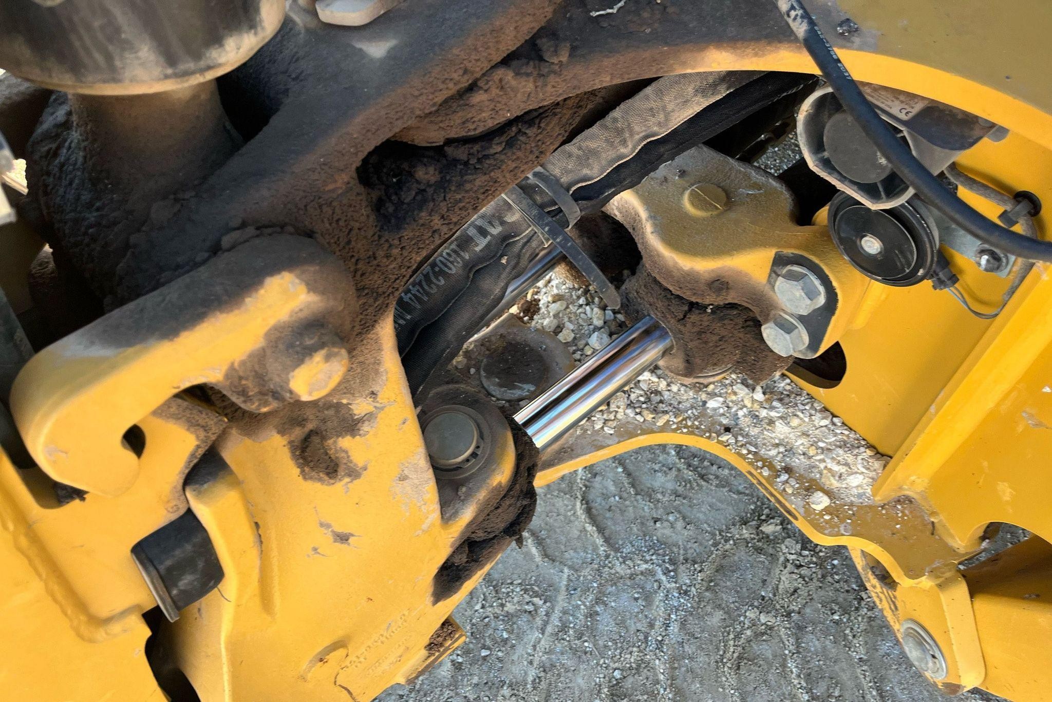 gallery 2021 Caterpillar 420ST HRC backhoe