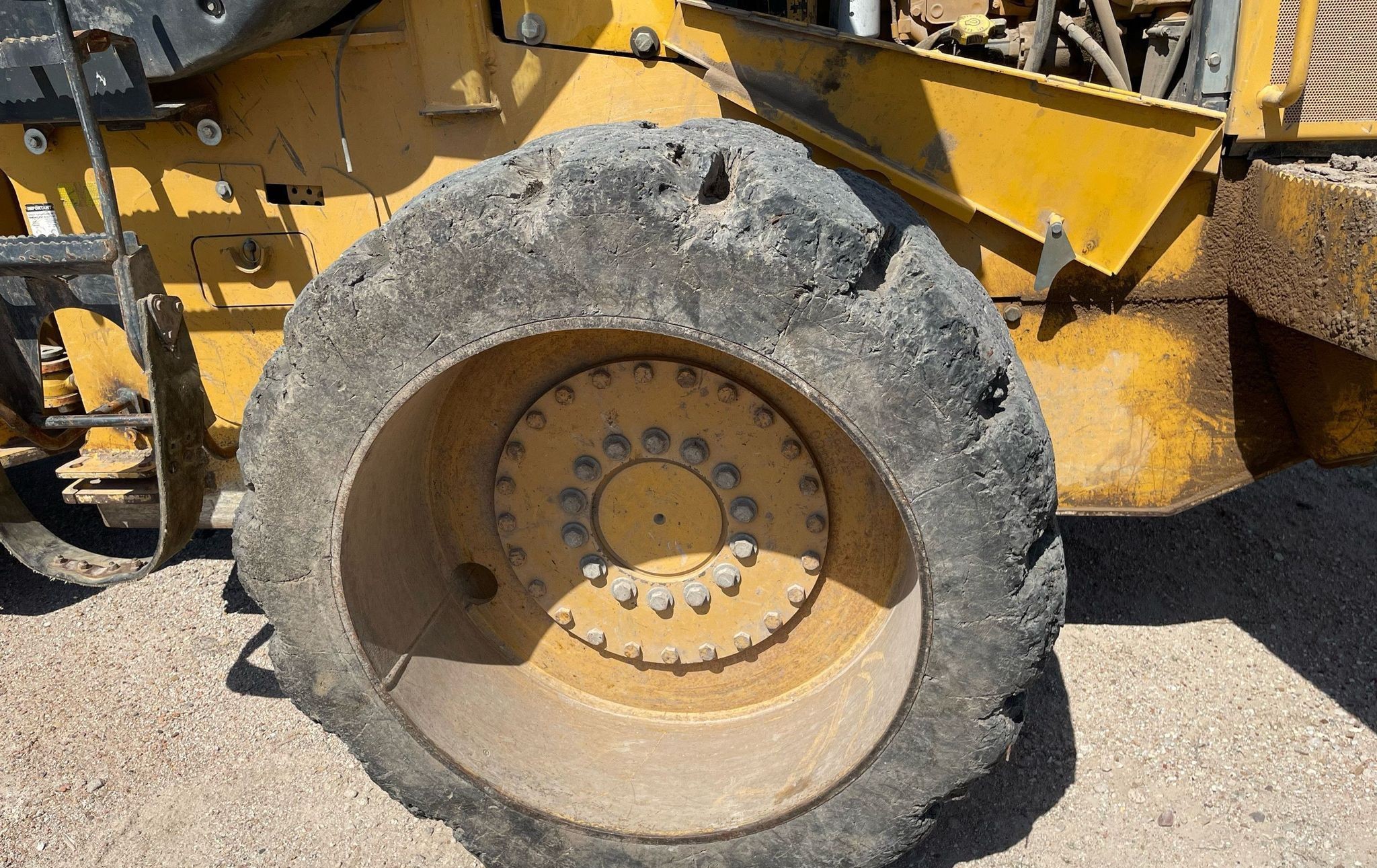 gallery 2013 John Deere 624K wheel loader