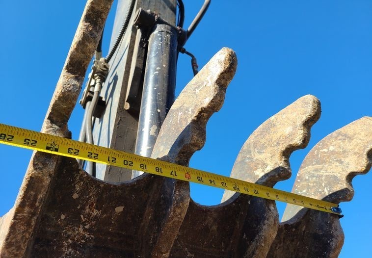 gallery 2014 John Deere 135G excavator