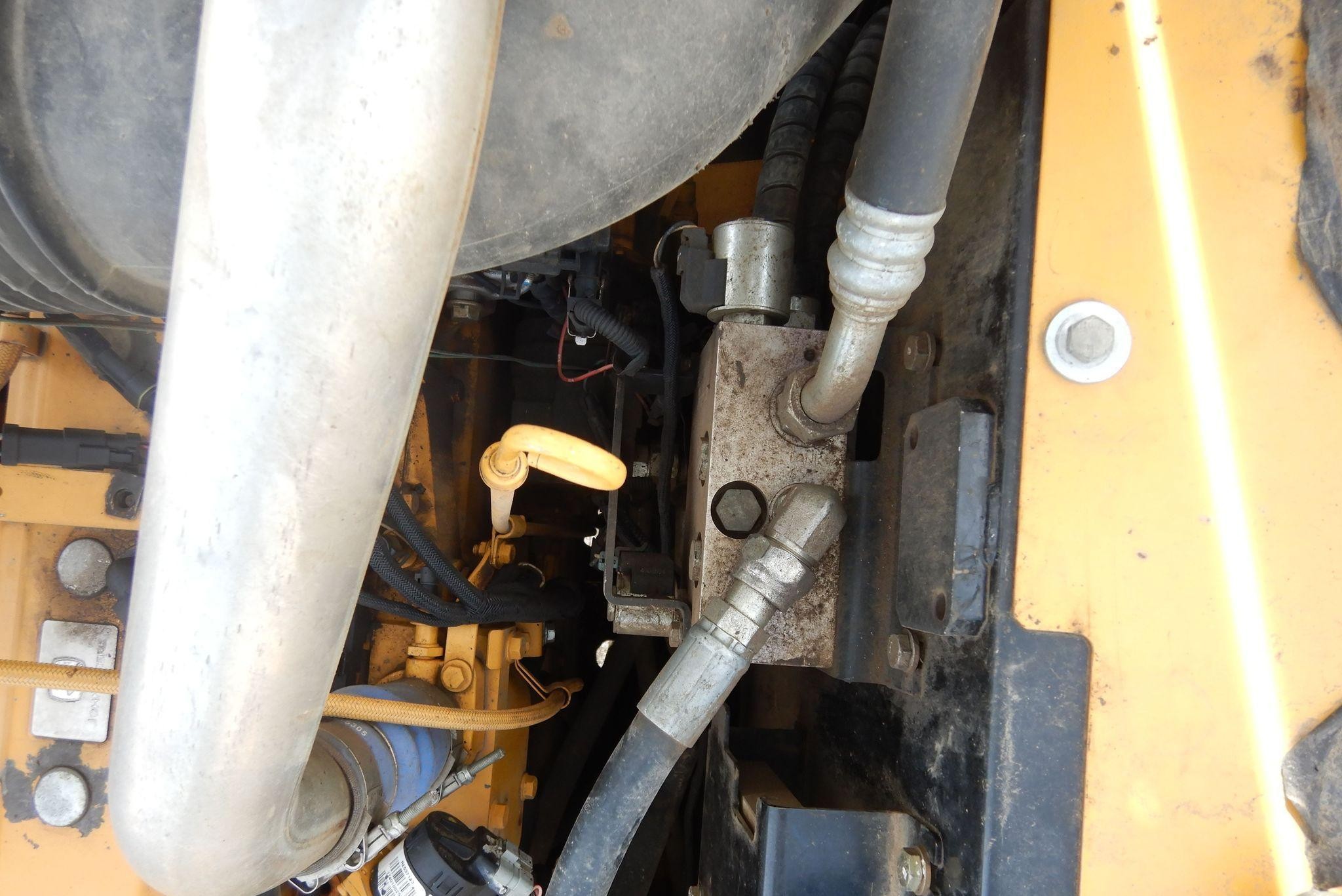 gallery 2011 John Deere 240DLC excavator