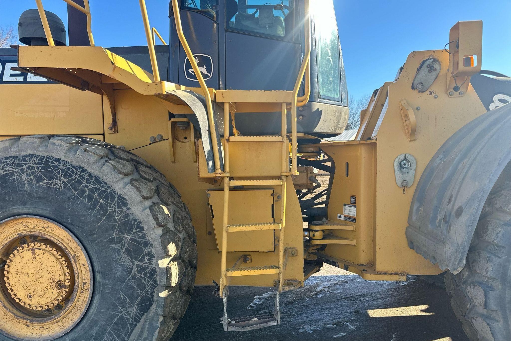gallery 2006 John Deere 844J wheel loader