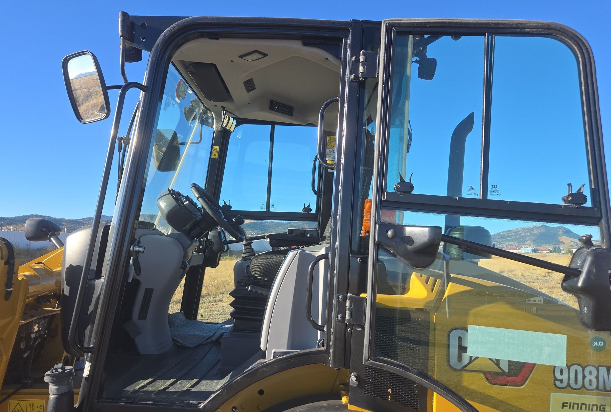 gallery 2022 Caterpillar 908M wheel loader