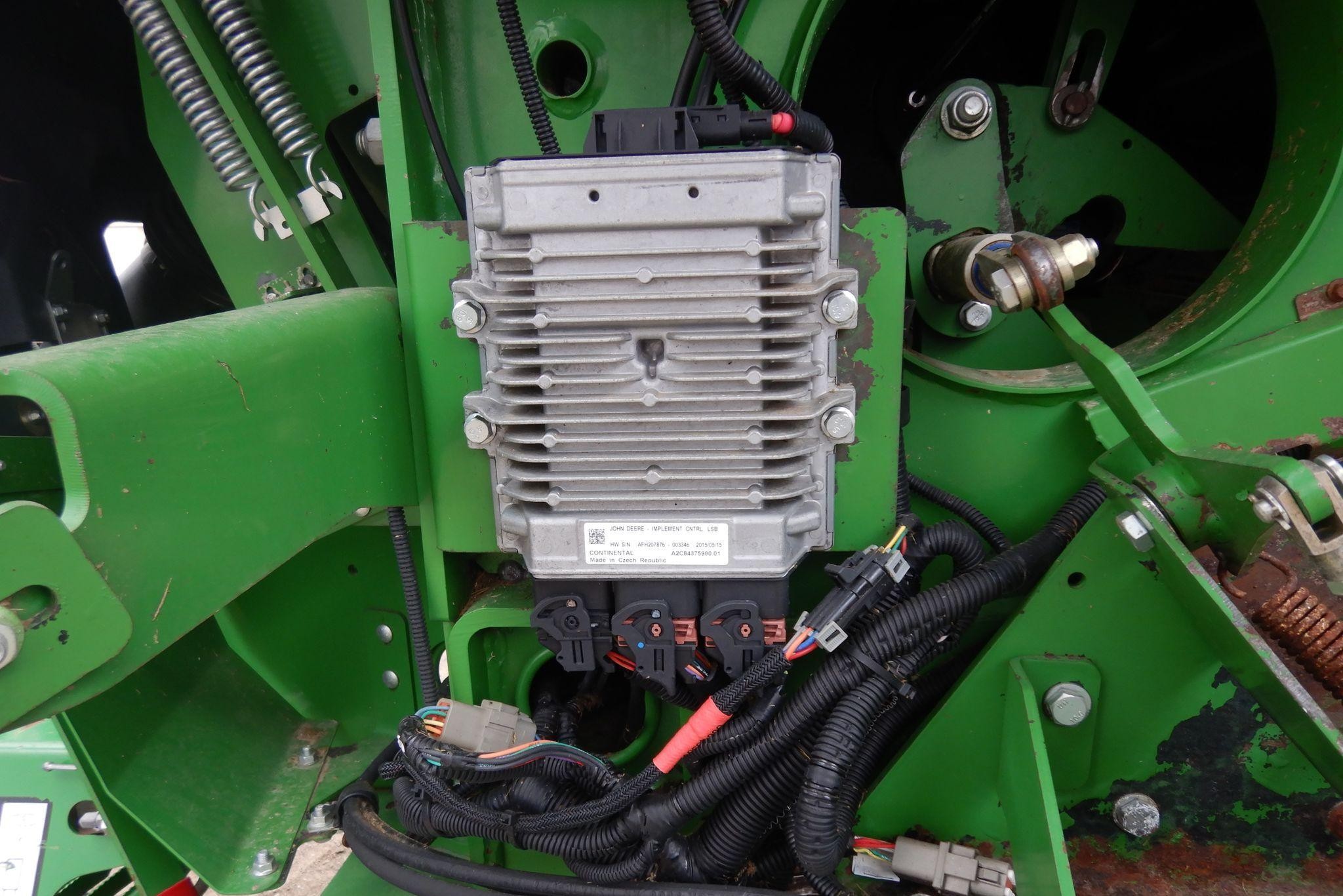 gallery 2016 John Deere L340 square baler