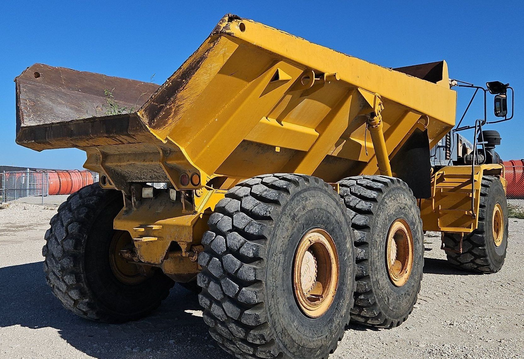 gallery 2000 John Deere 400C haul truck