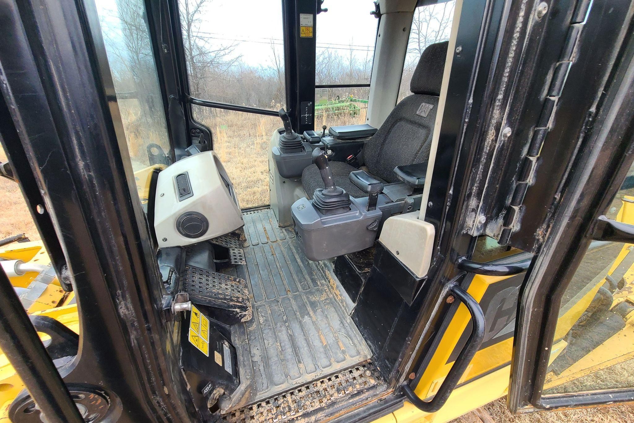 gallery 2010 Caterpillar 963D track loader