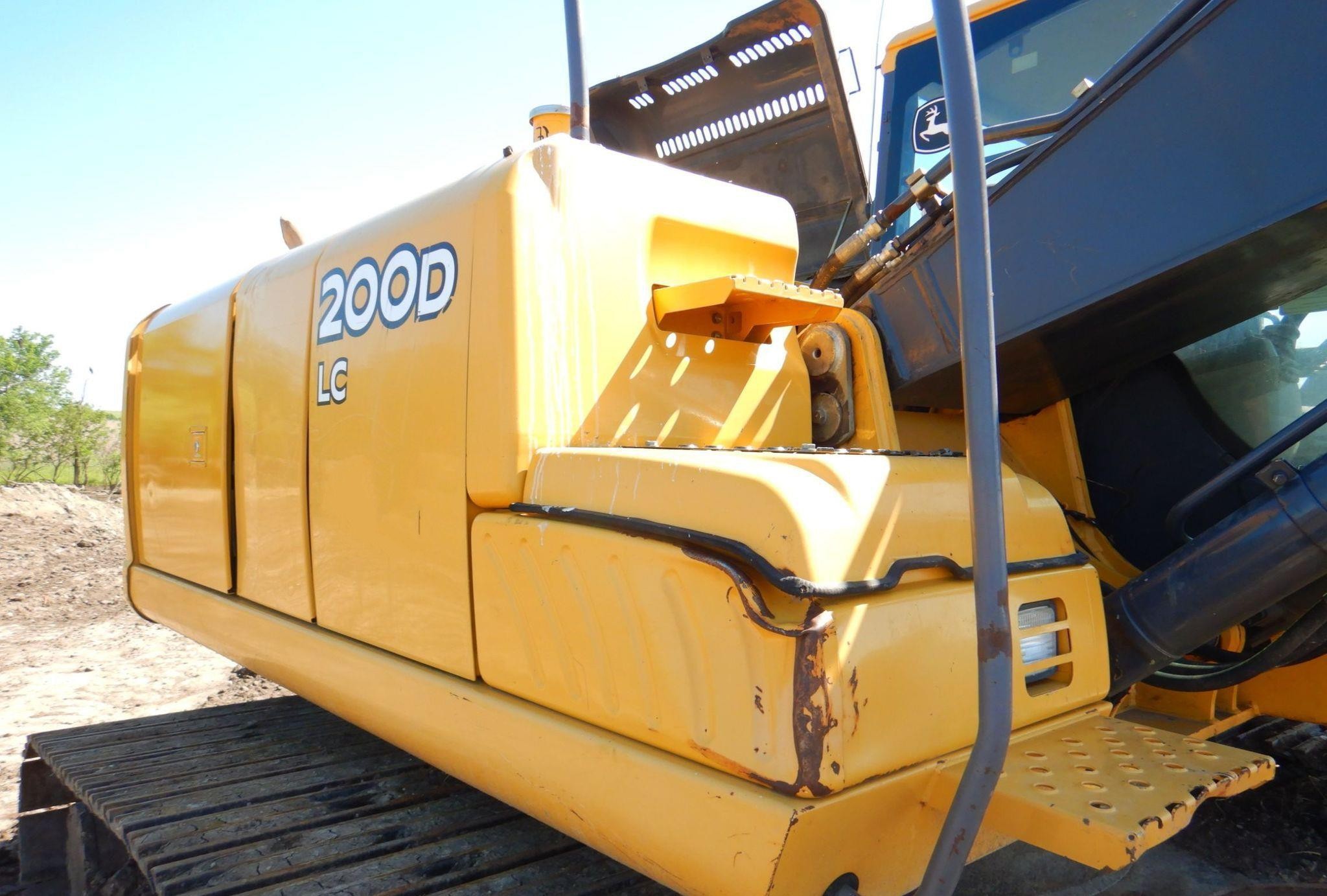 gallery 2011 John Deere 200DLC  excavator