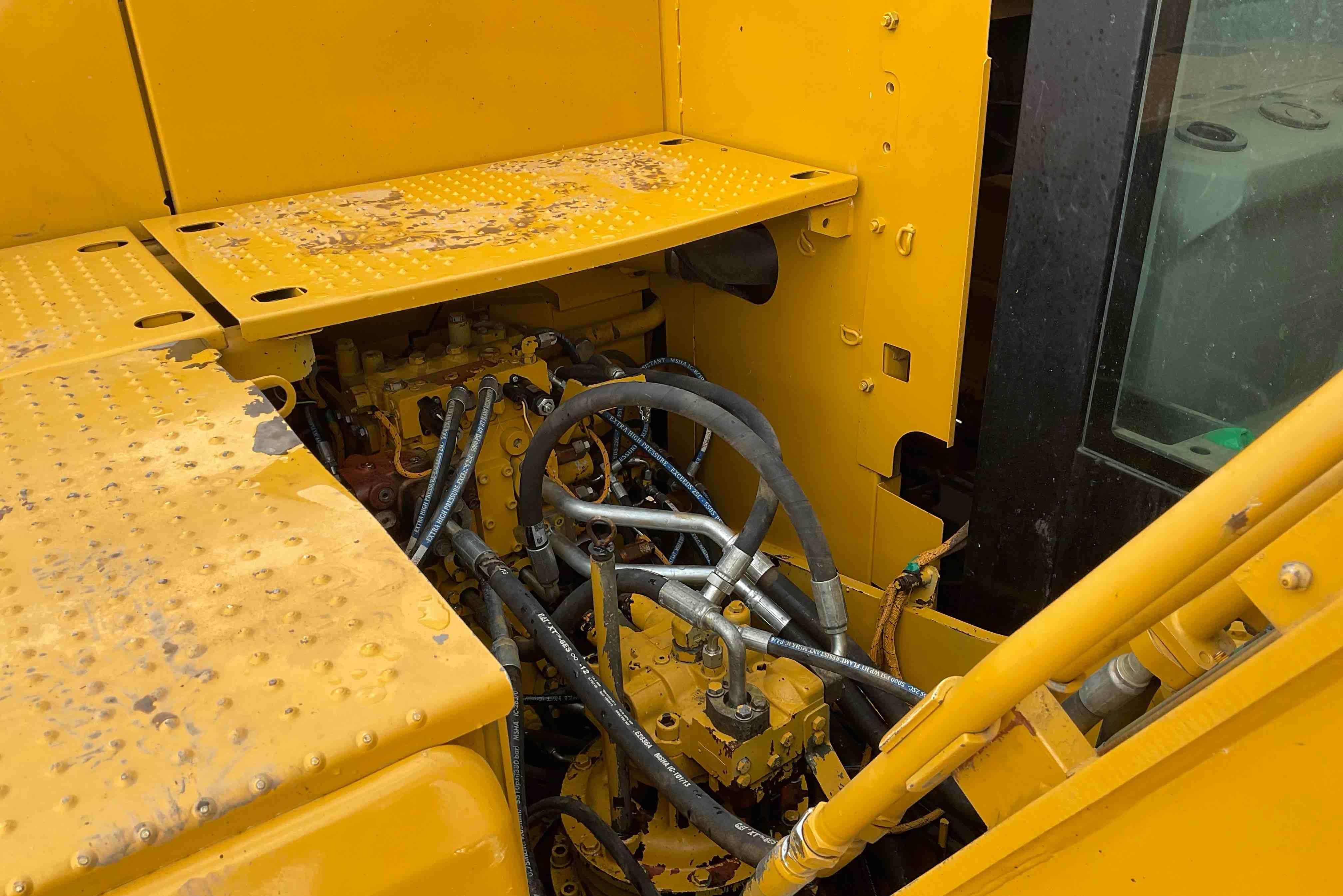 gallery 2017 Caterpillar 320FL Excavator