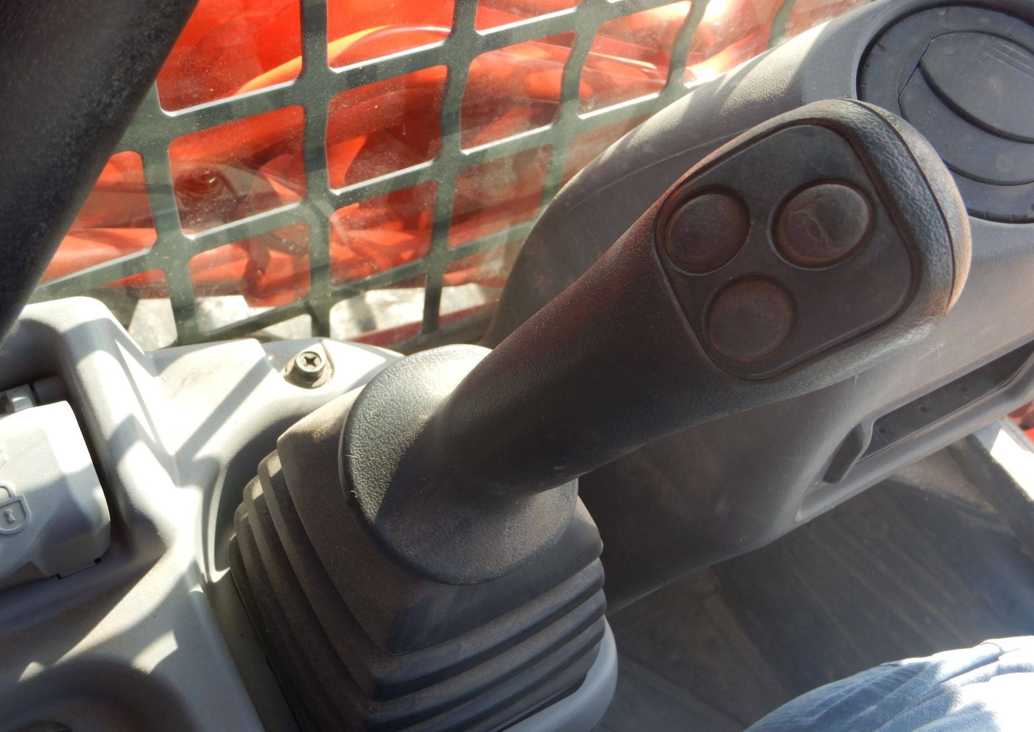 gallery 2015 Kubota SVL90-2 skid steer