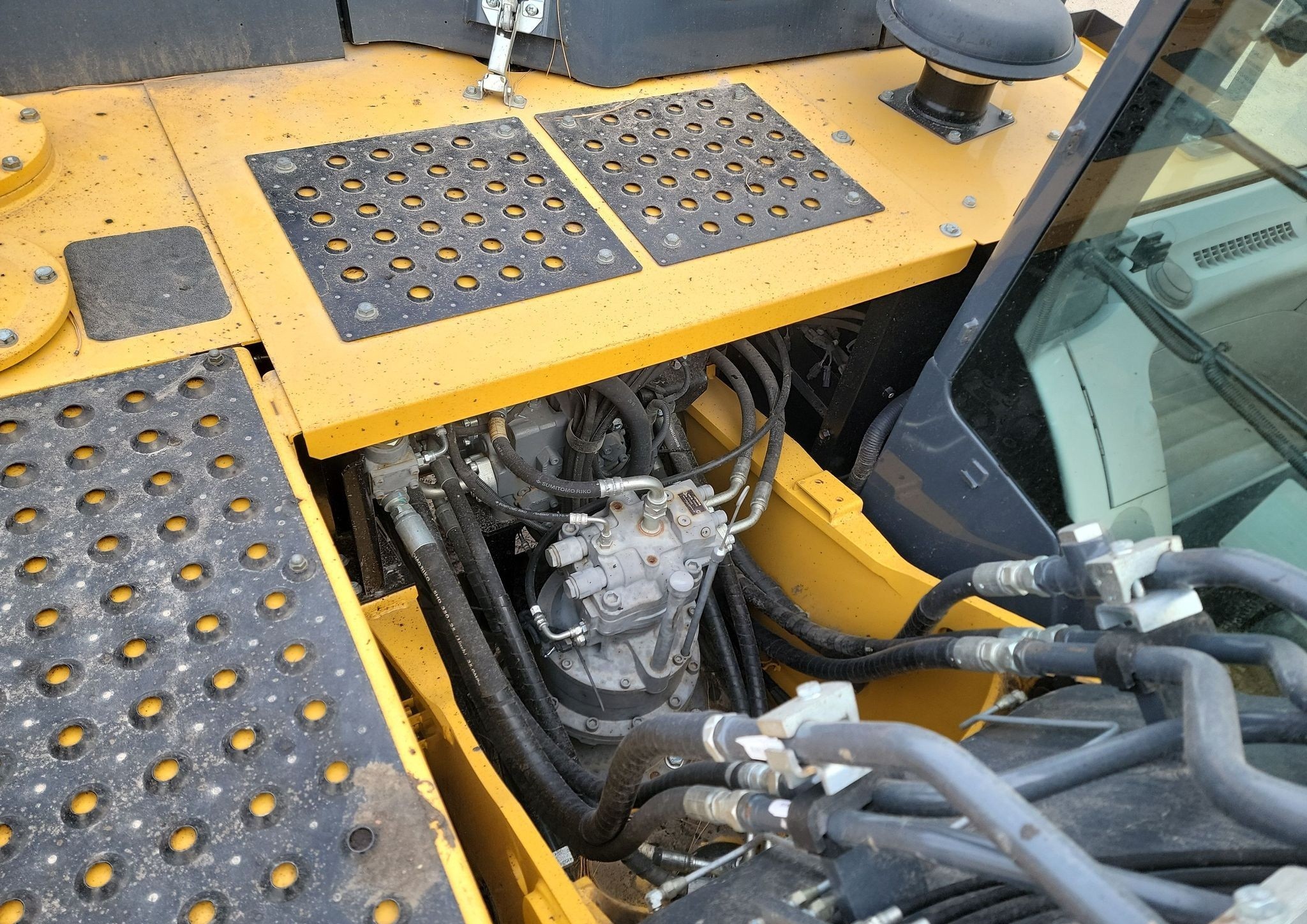 gallery 2018 John Deere 210G LC excavator
