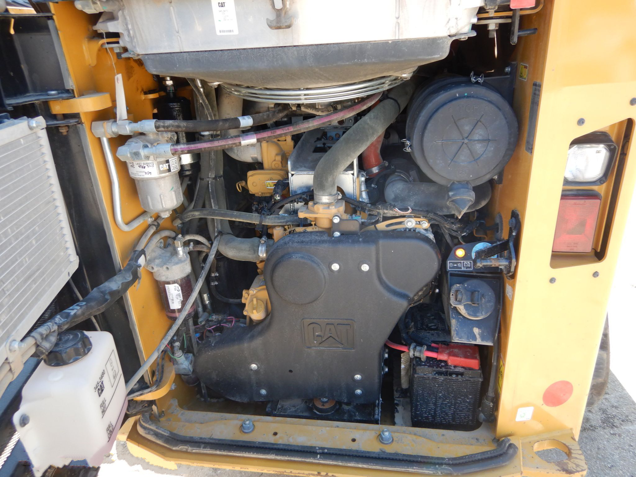 gallery 2018 Caterpillar 299D2 skid steer