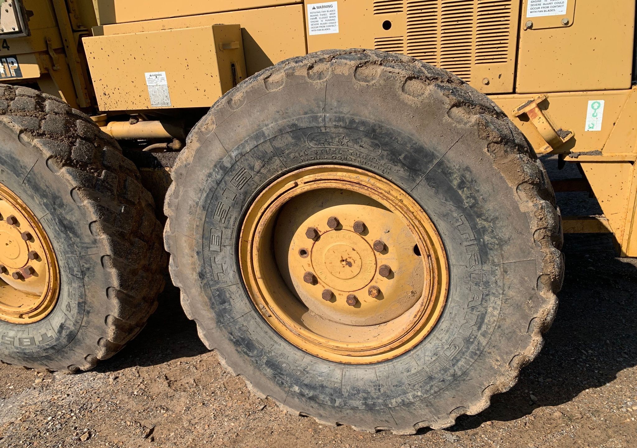 gallery 2001 Caterpillar 140H motor grader