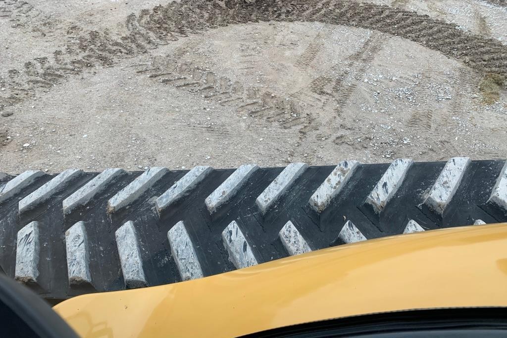 gallery 2013 Challenger MT765D Track Tractor