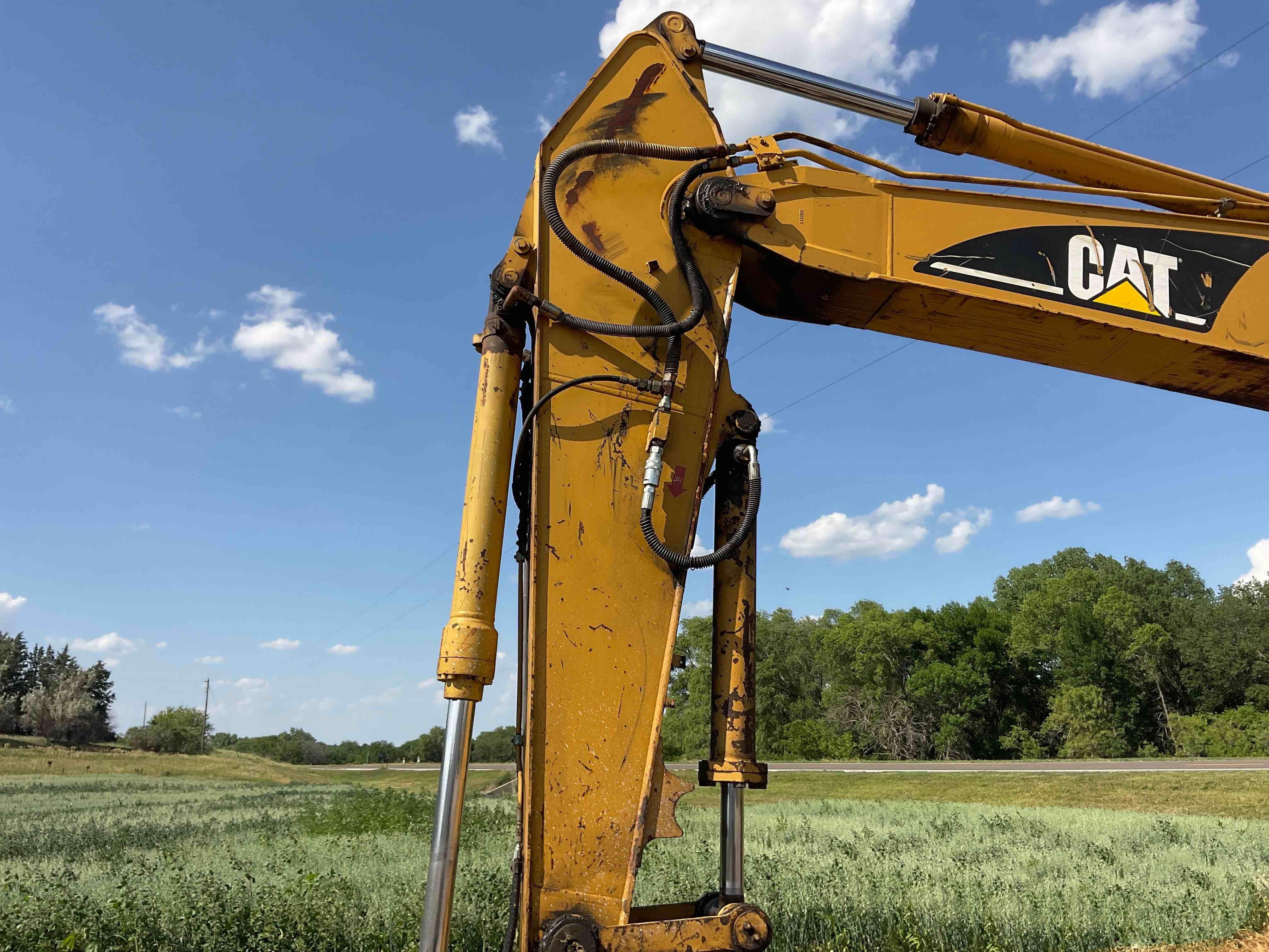 gallery 2004 Caterpillar 320CLU Excavator