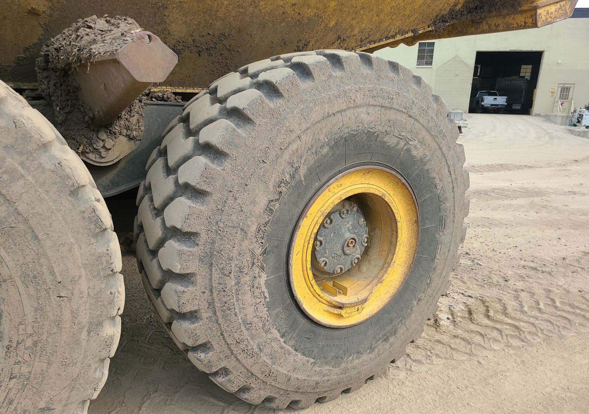 gallery 2013 Komatsu HM400-3 haul truck
