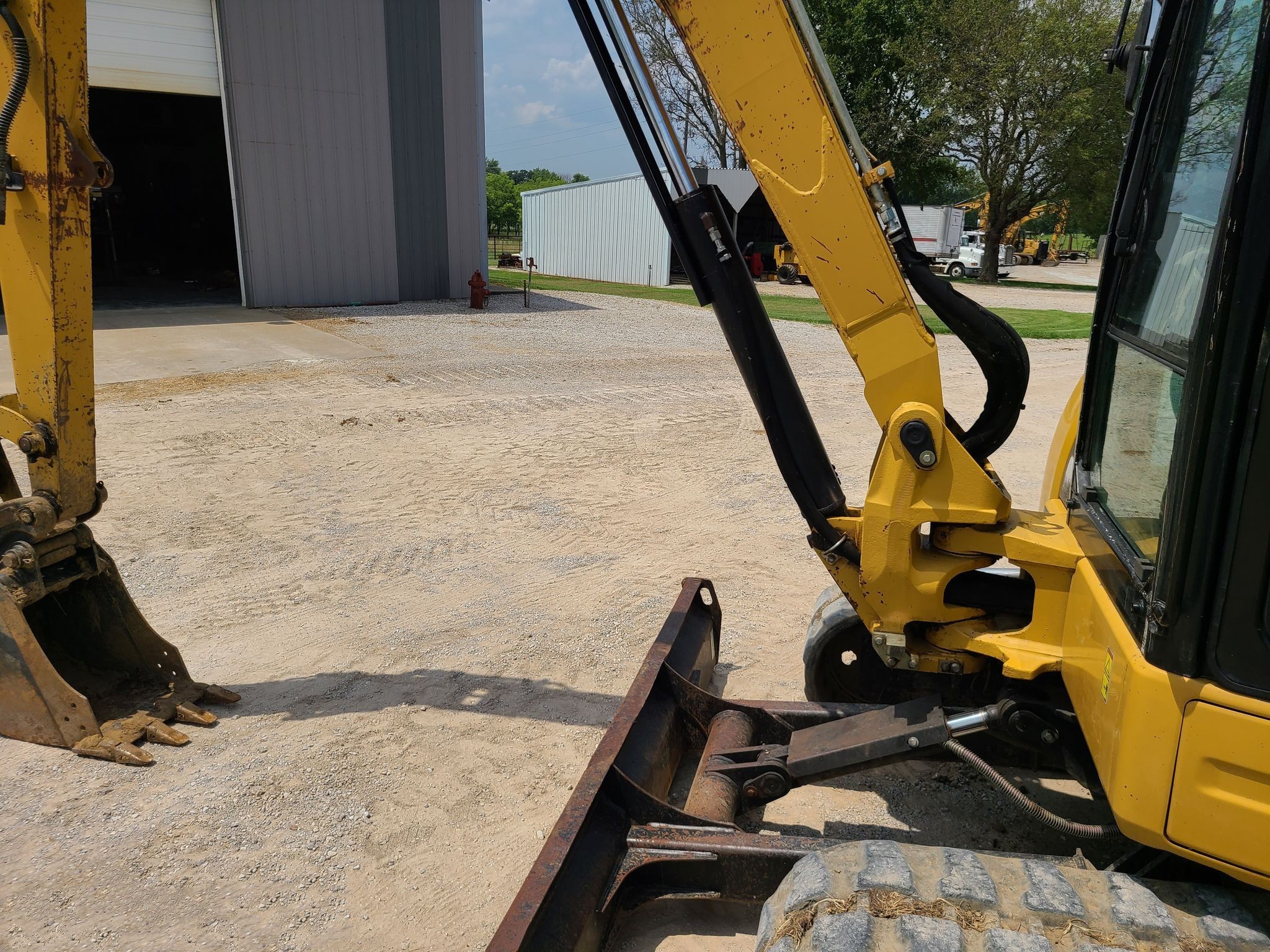 gallery 2011 Caterpillar 305.5D CR mini excavator