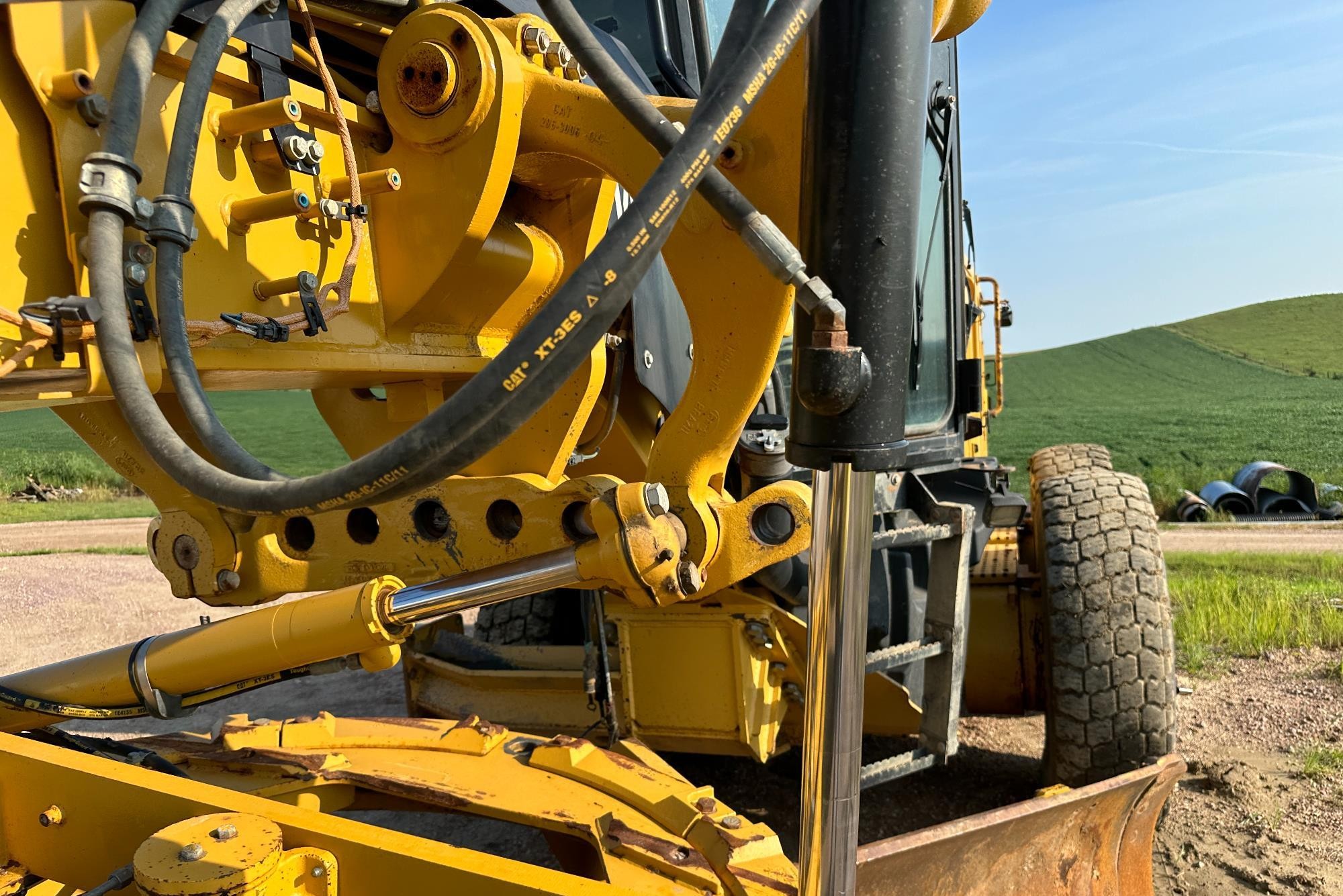 gallery 2014 Caterpillar 140M2 VHP Plus Motor Grader