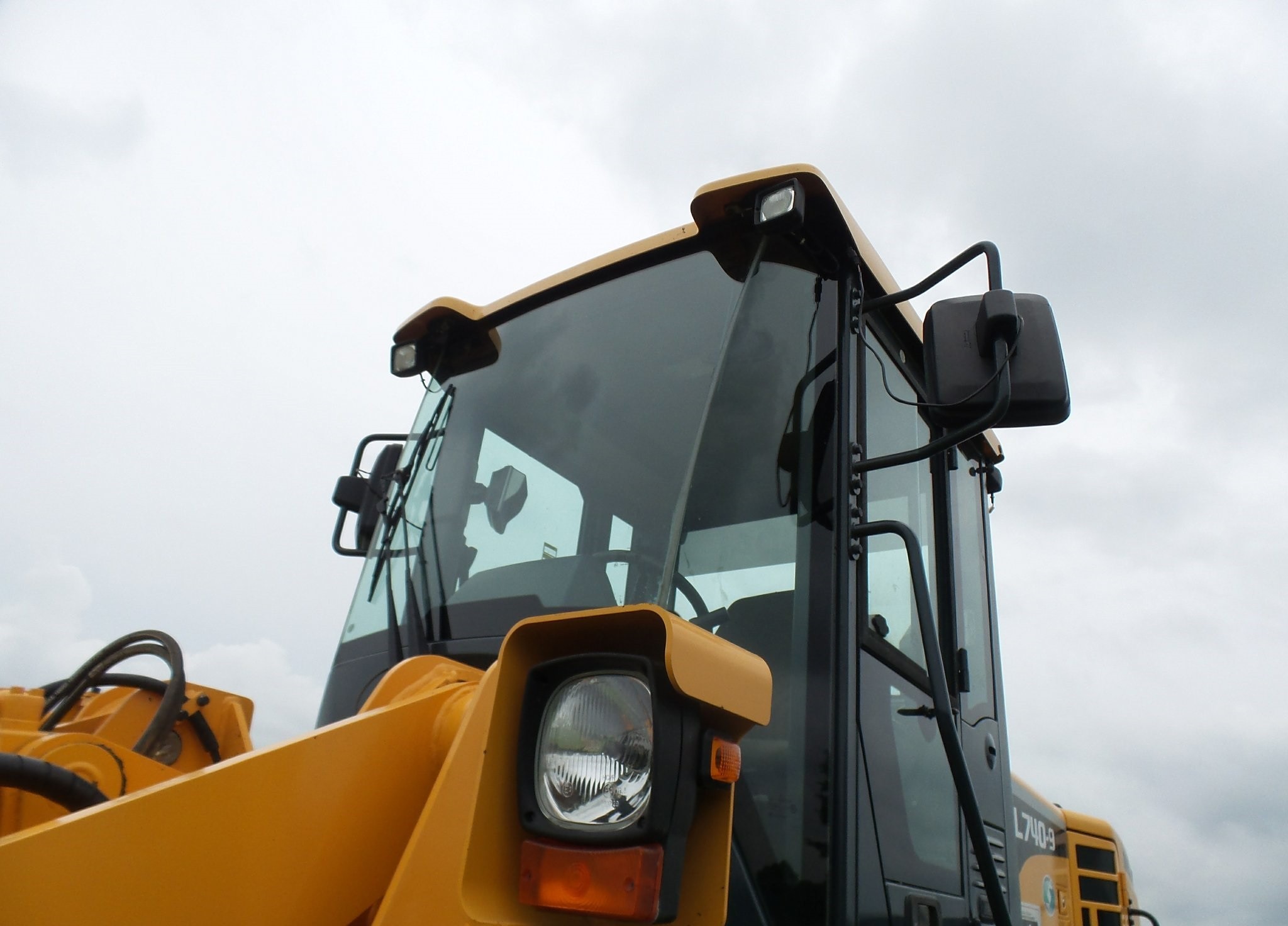 gallery 2013 Hyundai HL740-9 wheel loader