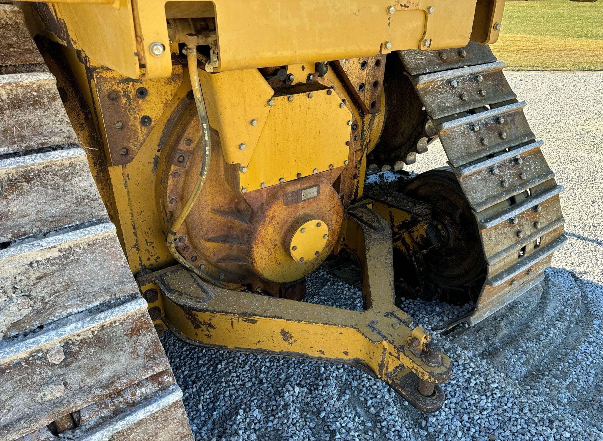 gallery 2011 Caterpillar D6T XL dozer