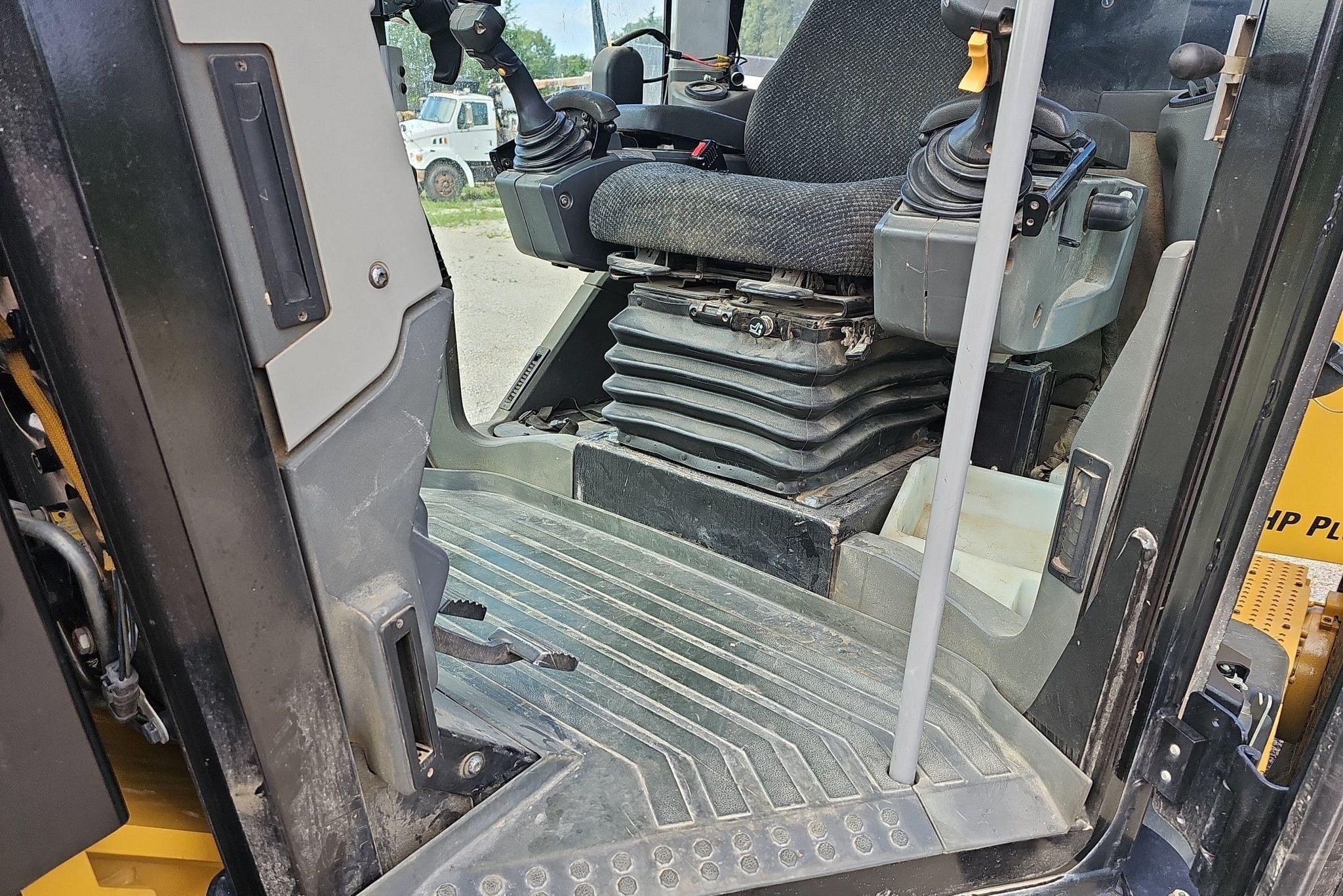 gallery 2013 Caterpillar 12M2 VHP Plus motor grader