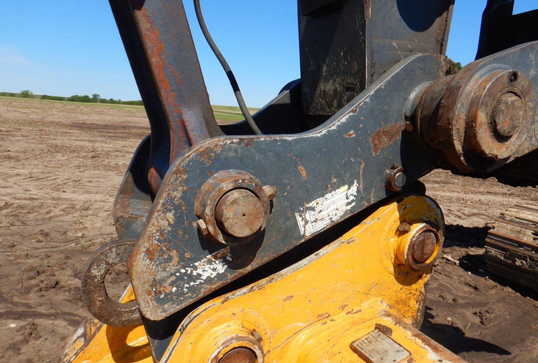 gallery 2011 John Deere 200DLC  excavator
