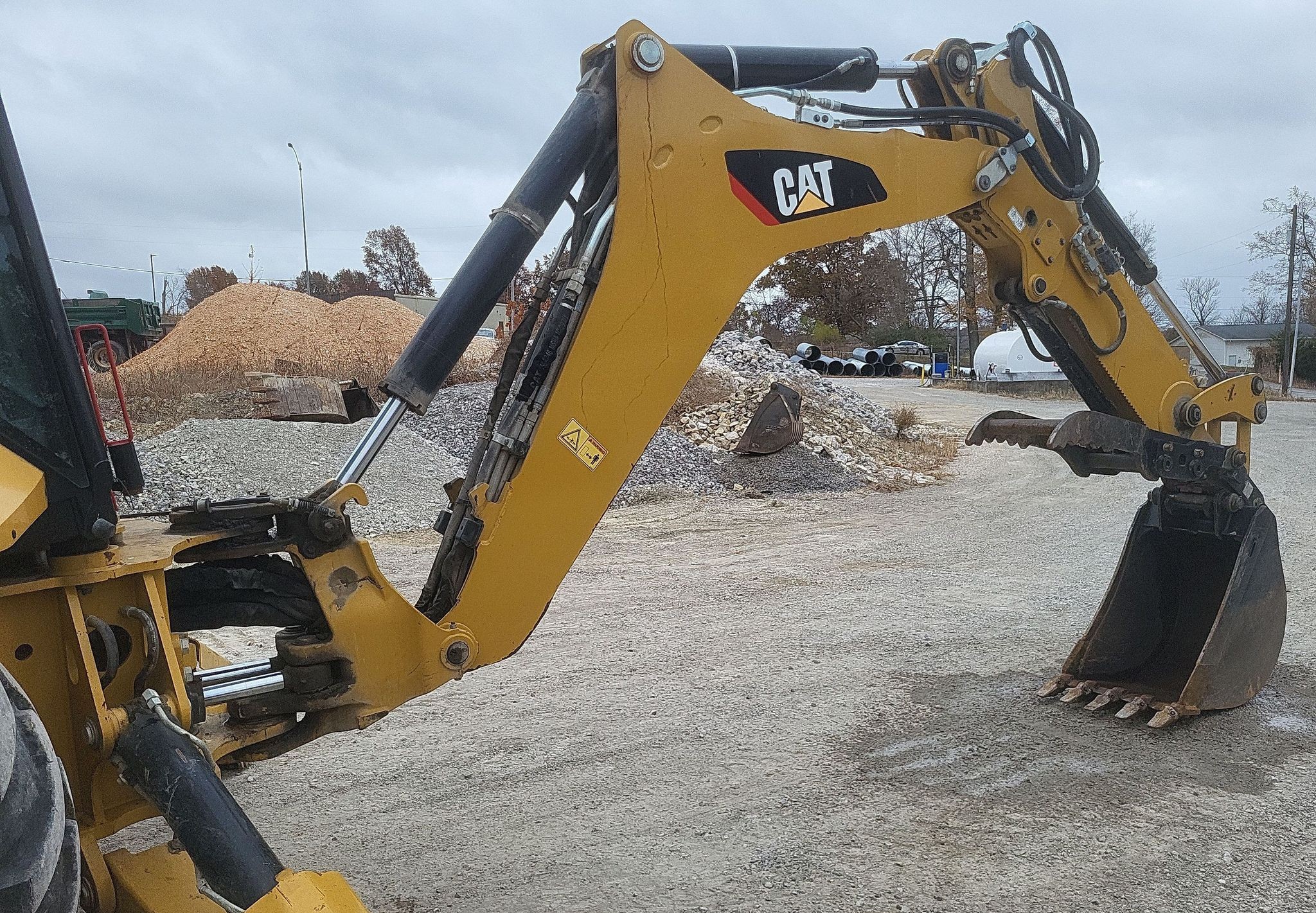 gallery 2018 Caterpillar 420F2 backhoe