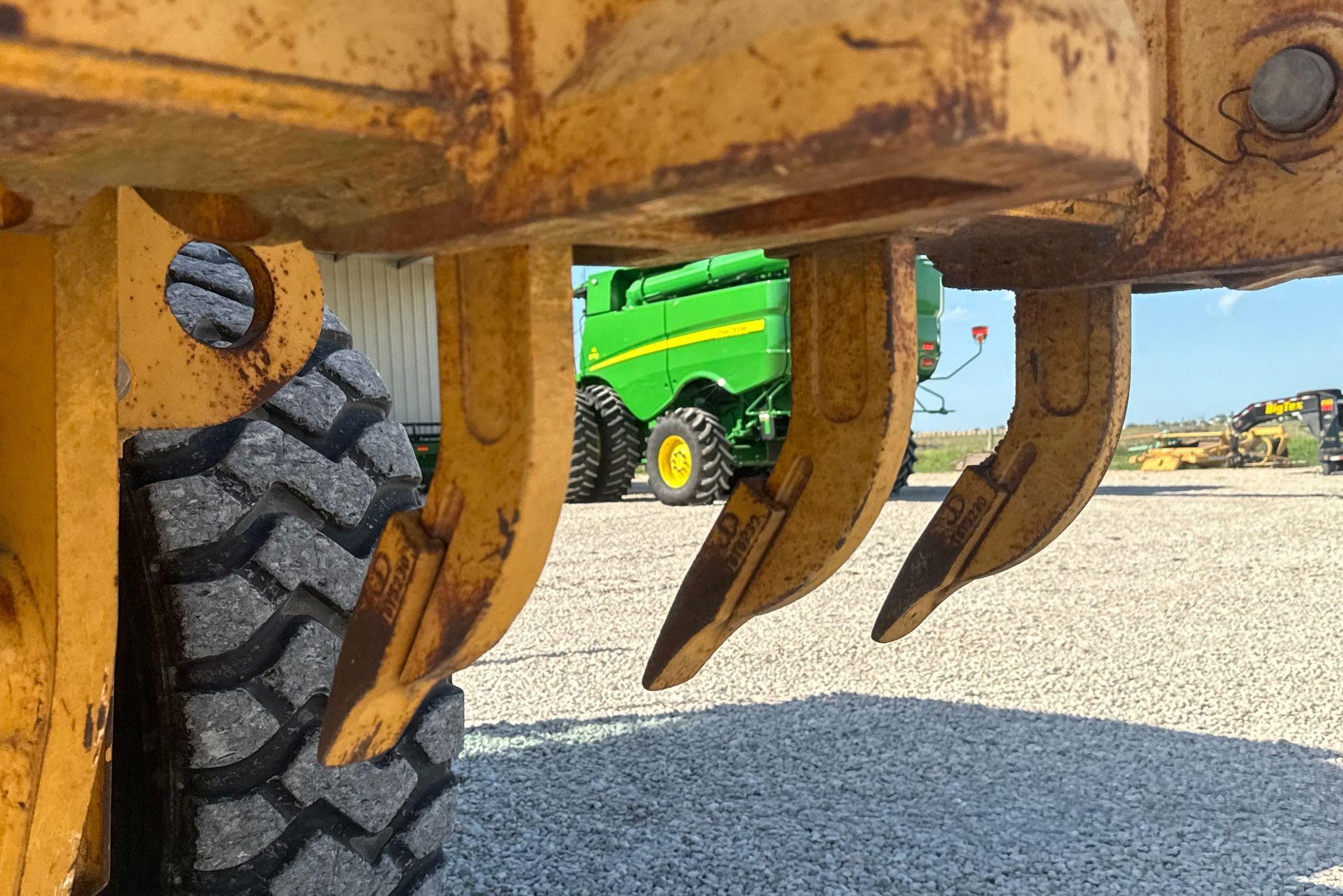 gallery 2013 John Deere 772G motor grader