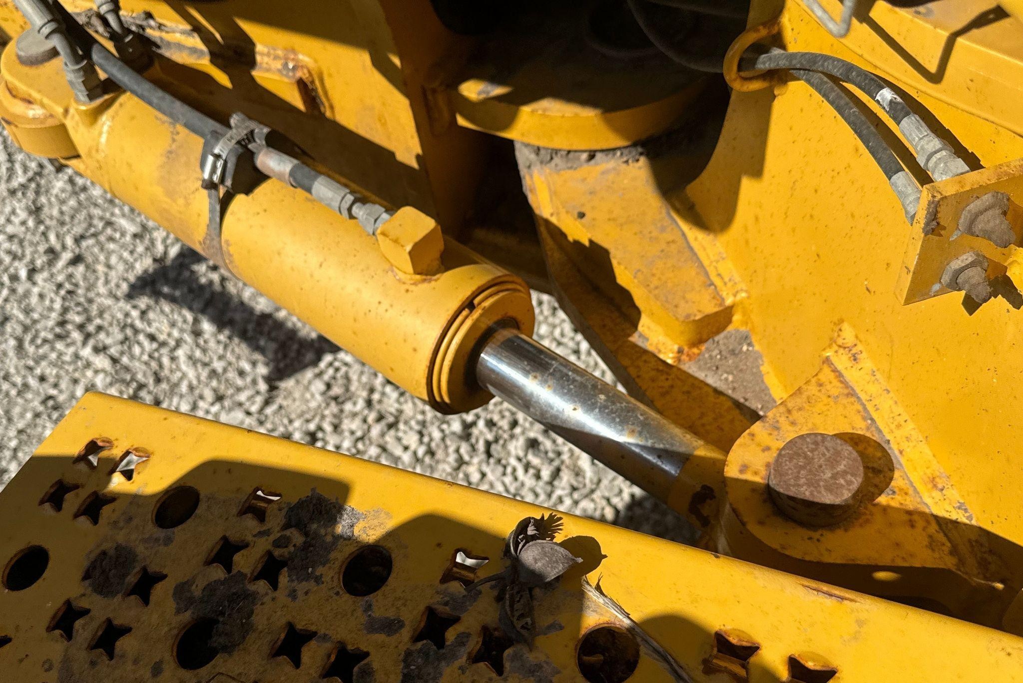 gallery 2013 John Deere 772G motor grader