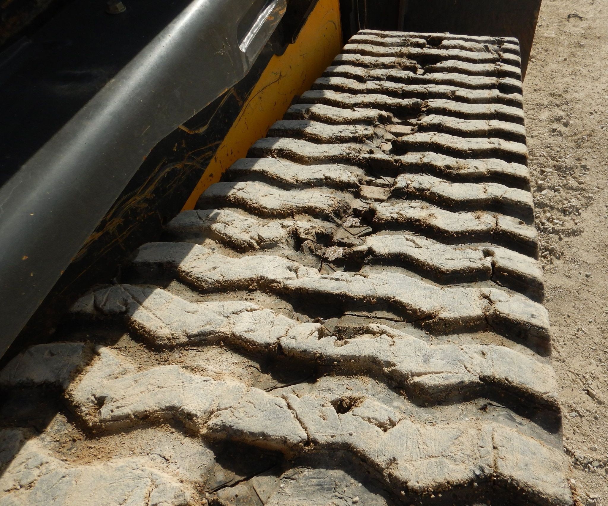 gallery New Holland C245 tracked skid steer loader