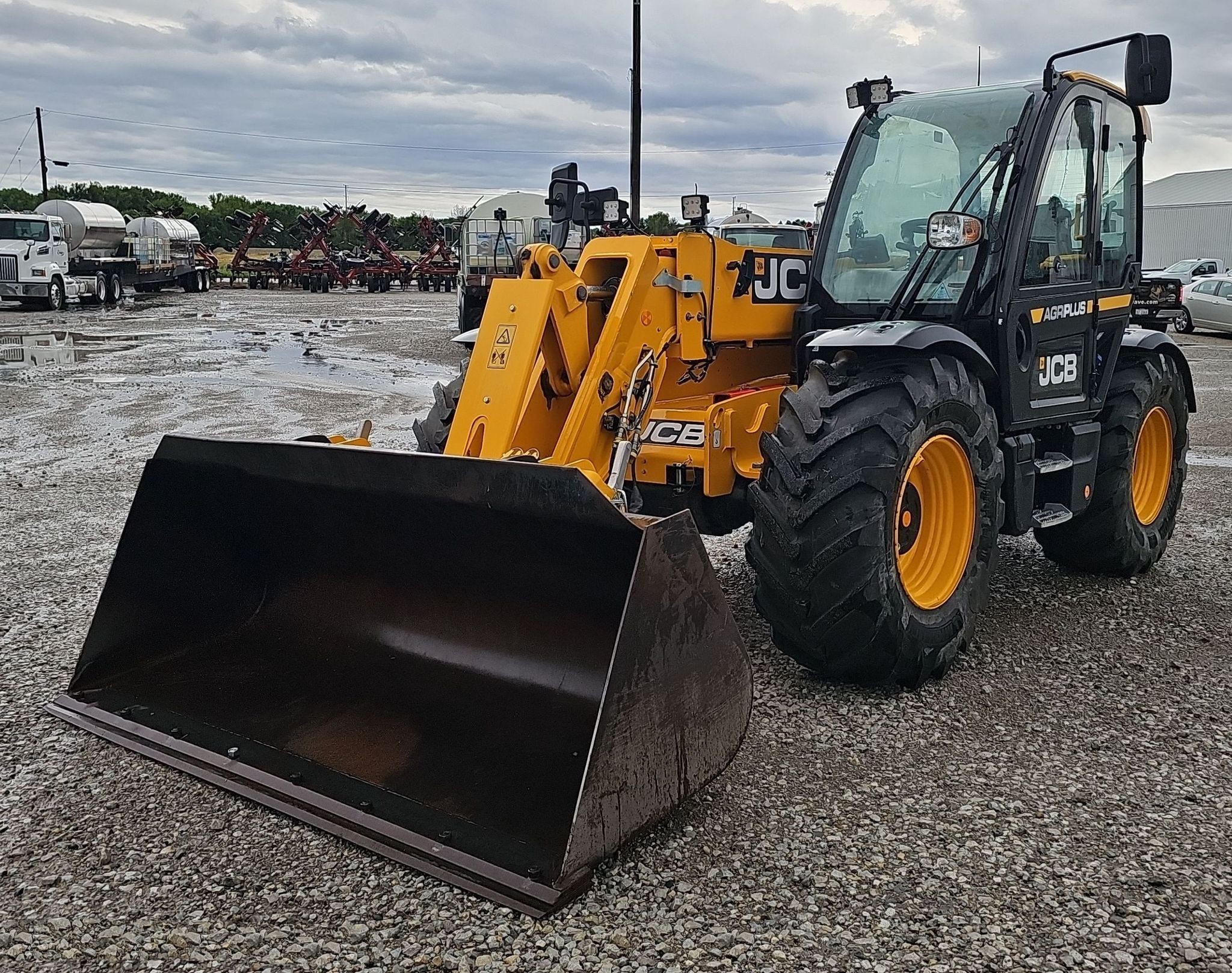 gallery 2023 JCB 542-70AG telehandler