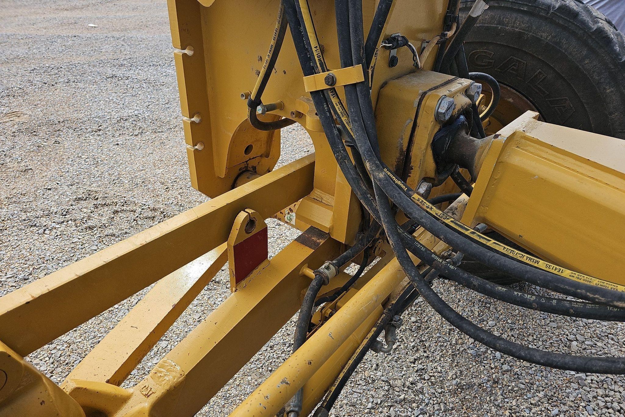 gallery 2013 Caterpillar 12M2 VHP Plus motor grader