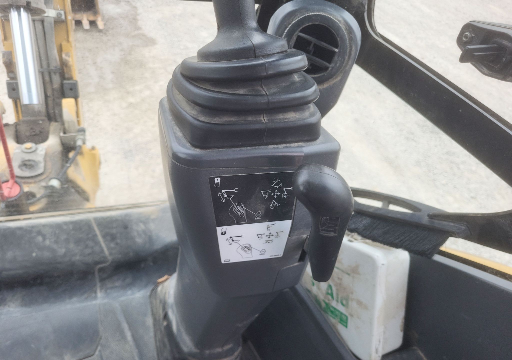 gallery 2018 Caterpillar 420F2 backhoe