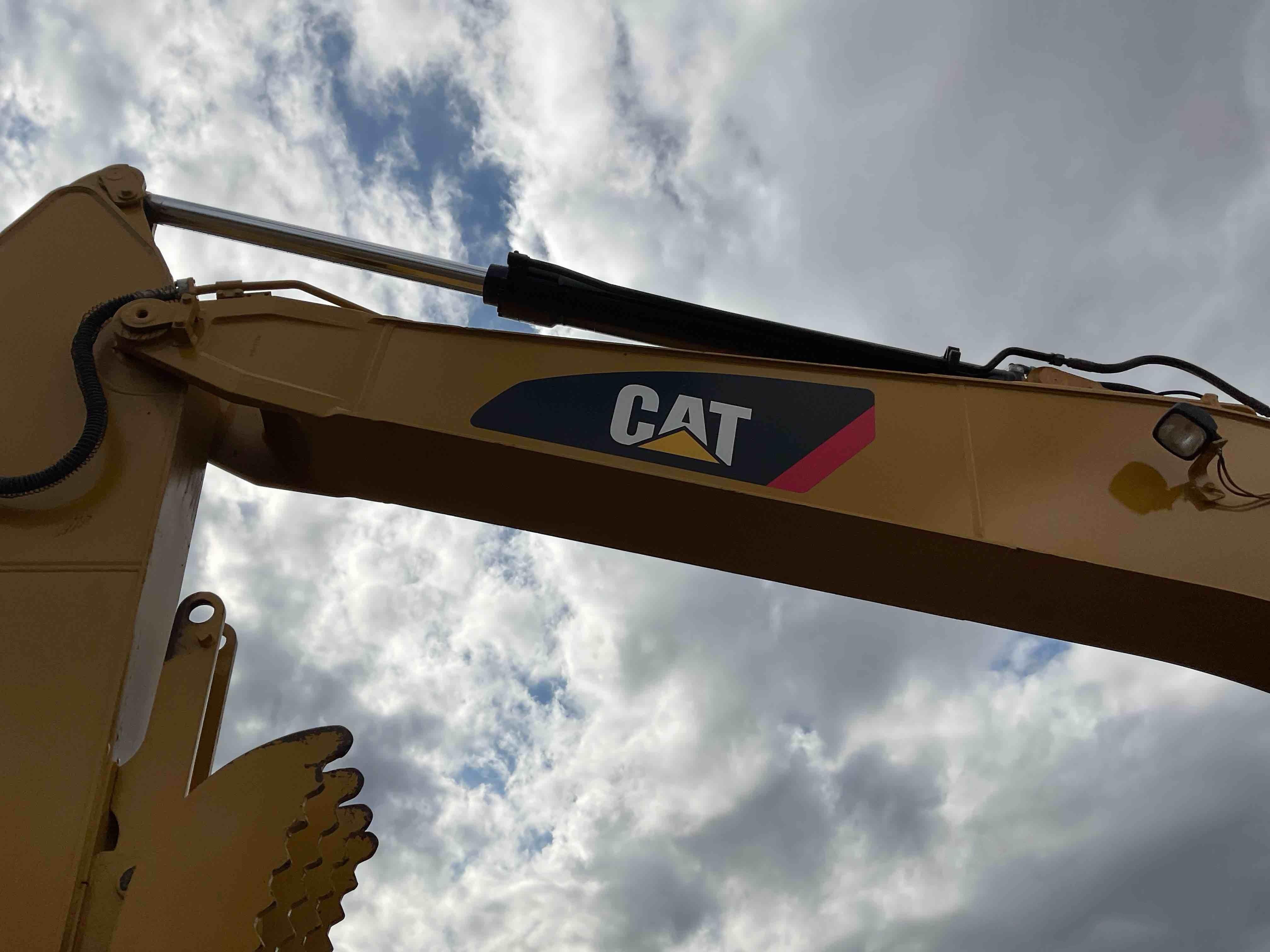 gallery 2017 Caterpillar 320FL Excavator