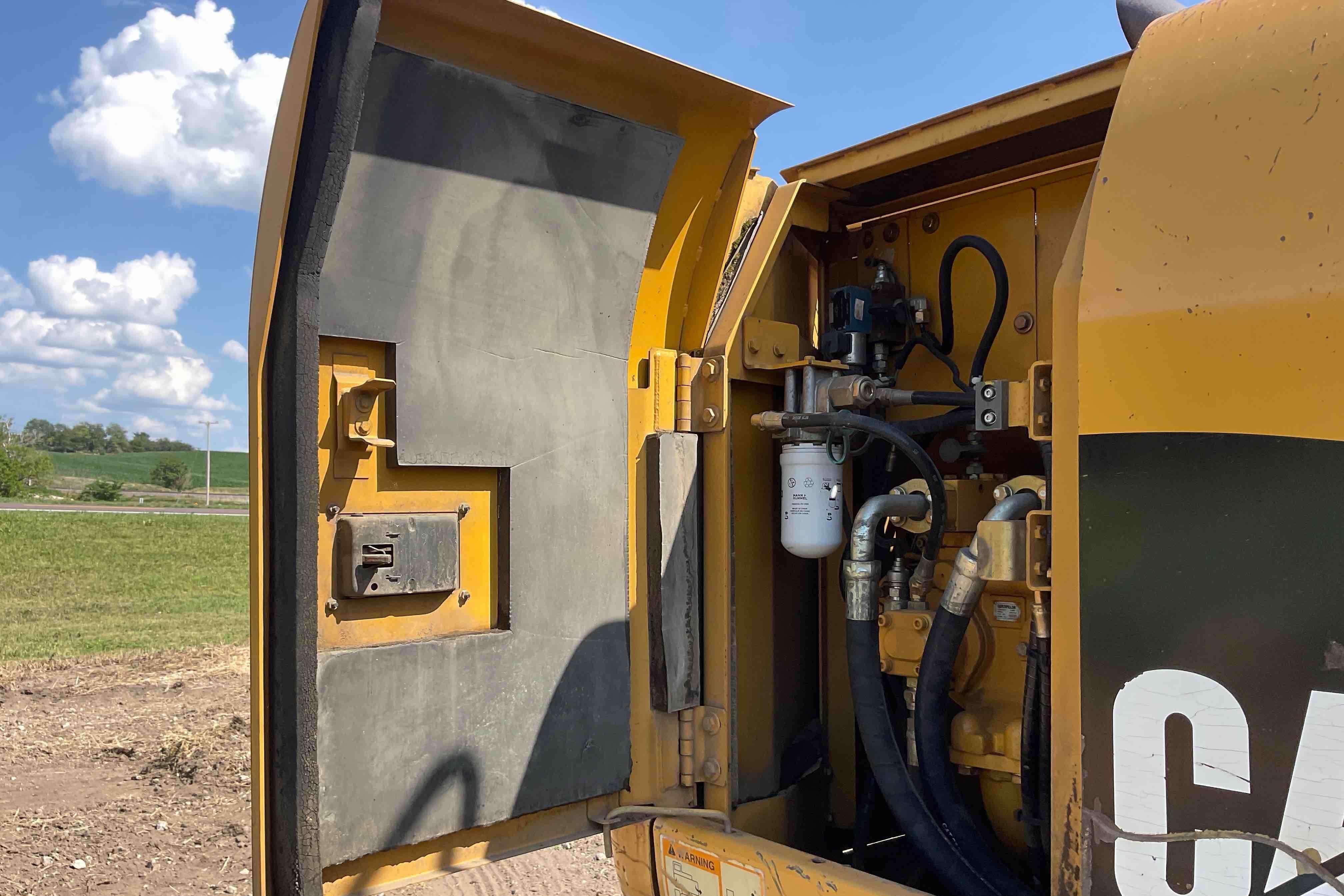 gallery 2004 Caterpillar 320CLU Excavator