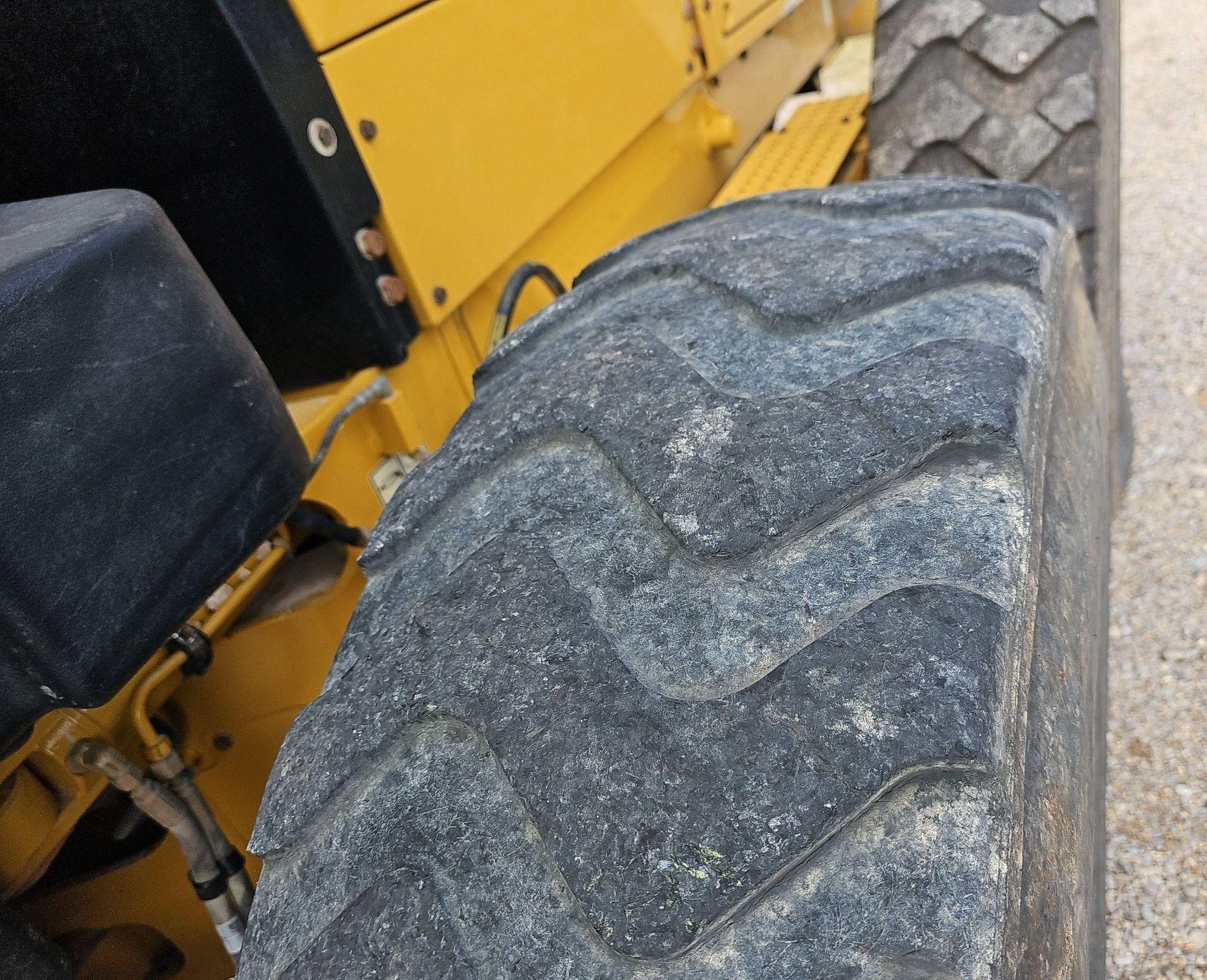 gallery 2013 Caterpillar 12M2 VHP Plus motor grader
