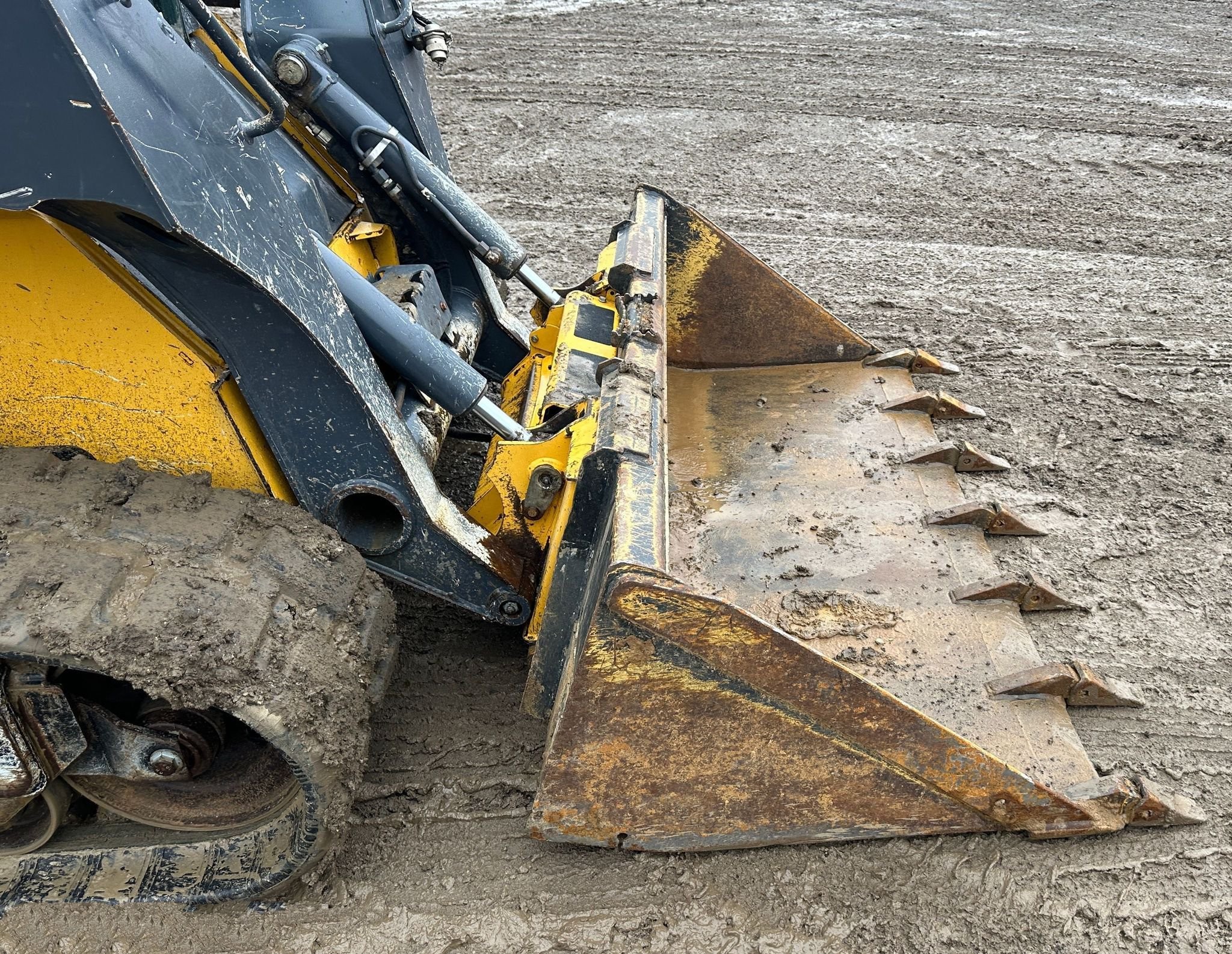gallery 2019 John Deere 325G tracked skid steer loader