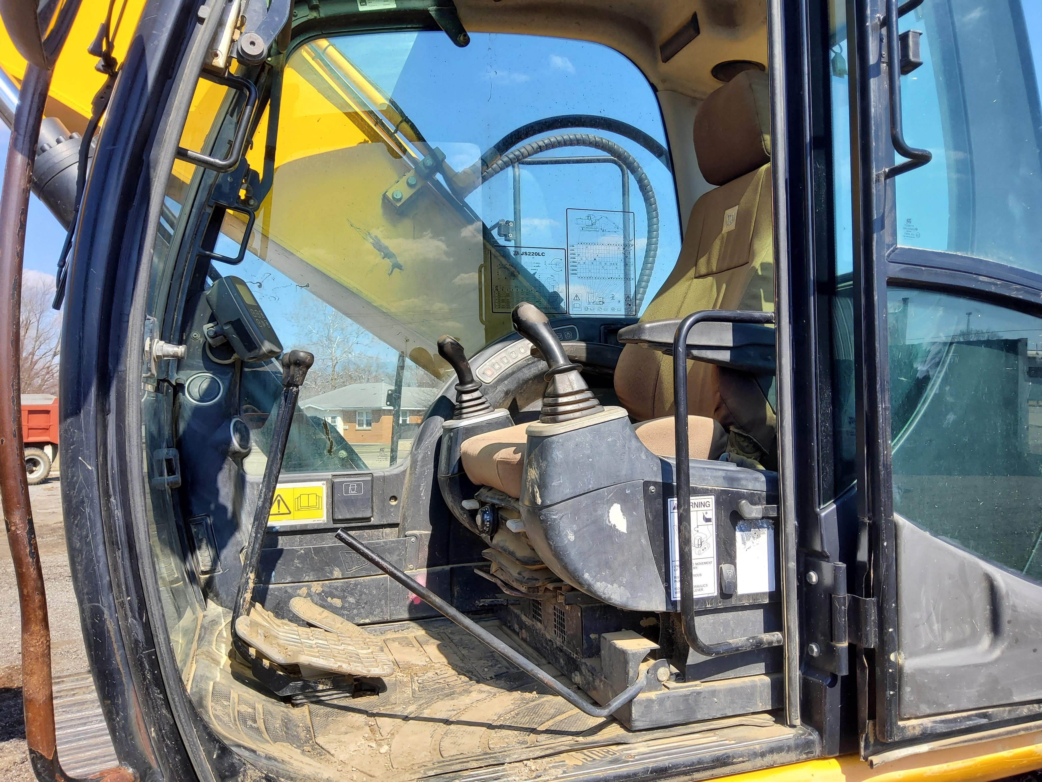 gallery 2011 JCB JS220LC Excavator
