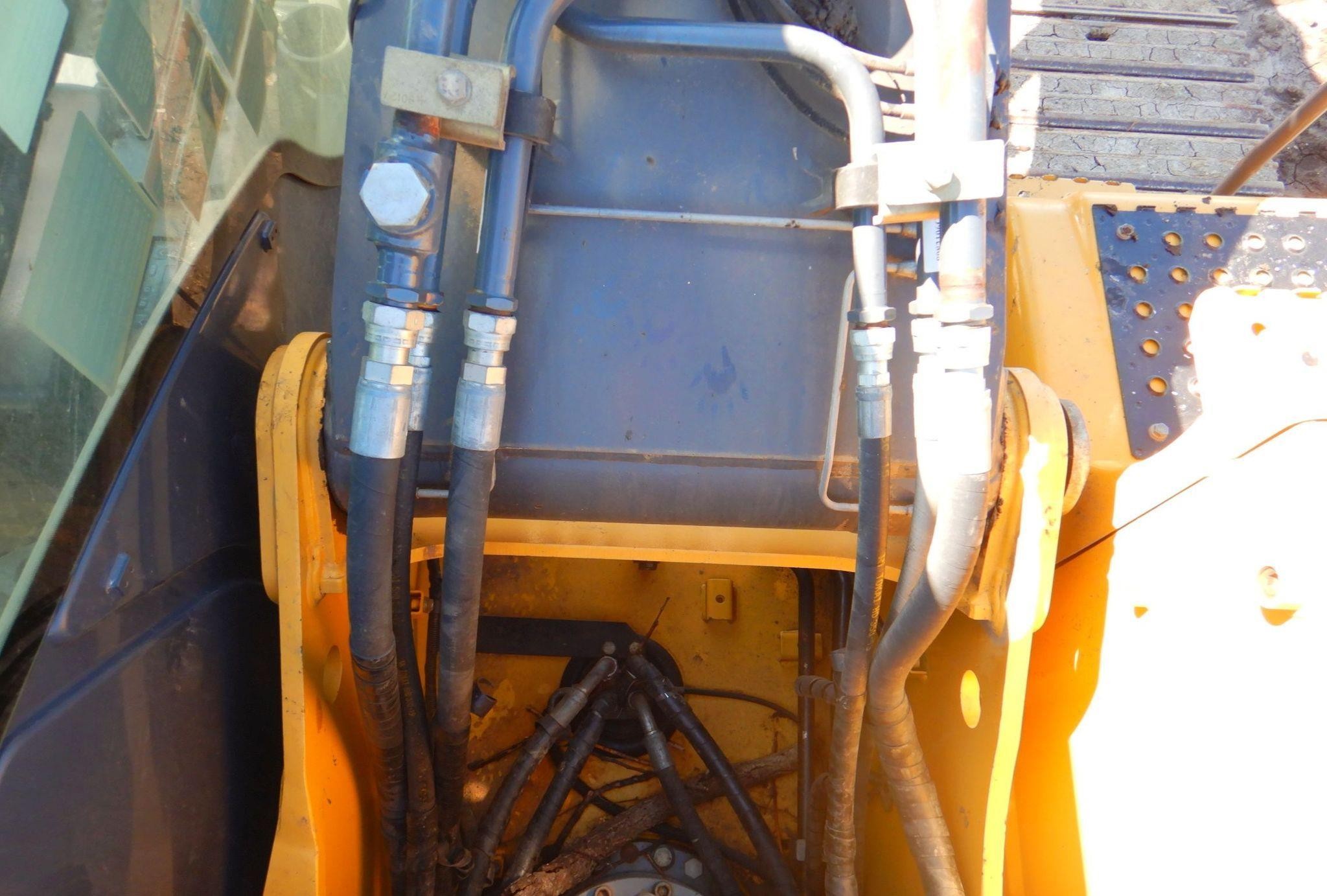 gallery 2011 John Deere 200DLC  excavator