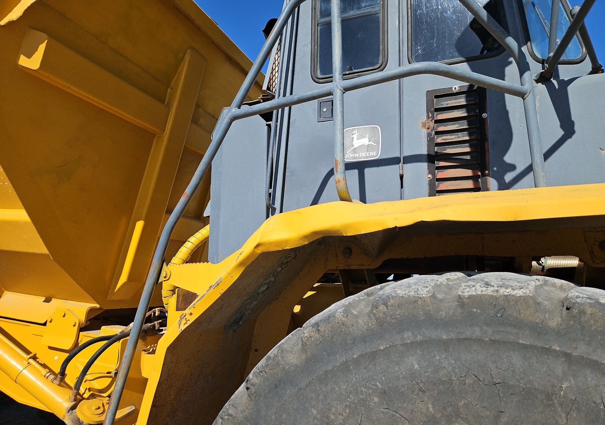 gallery 2000 John Deere 400C haul truck