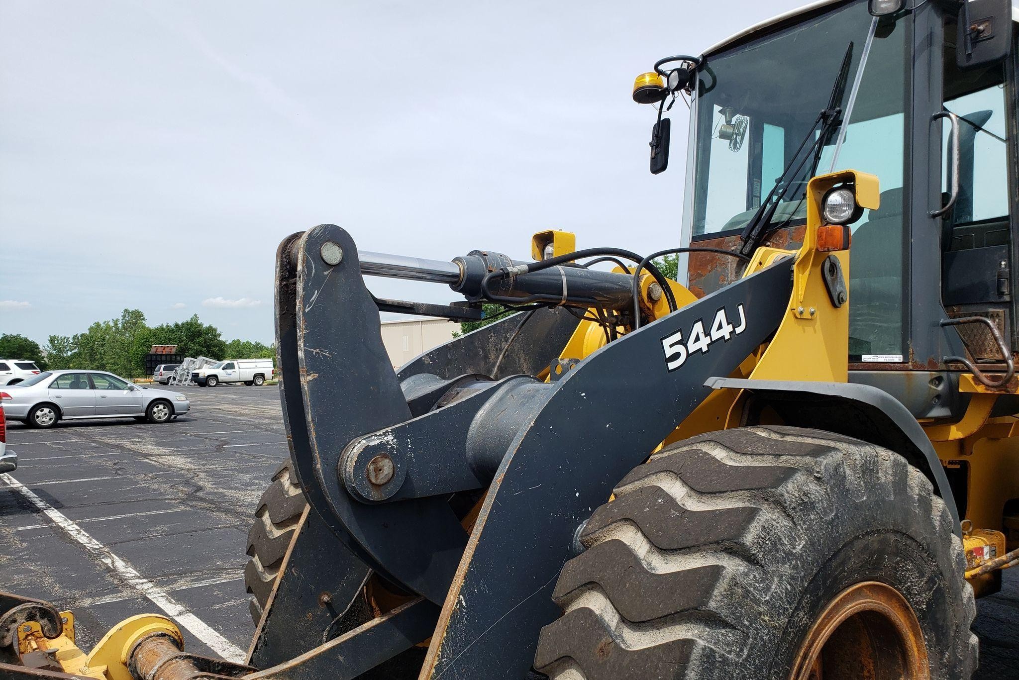 gallery 2004 John Deere 544J wheel loader